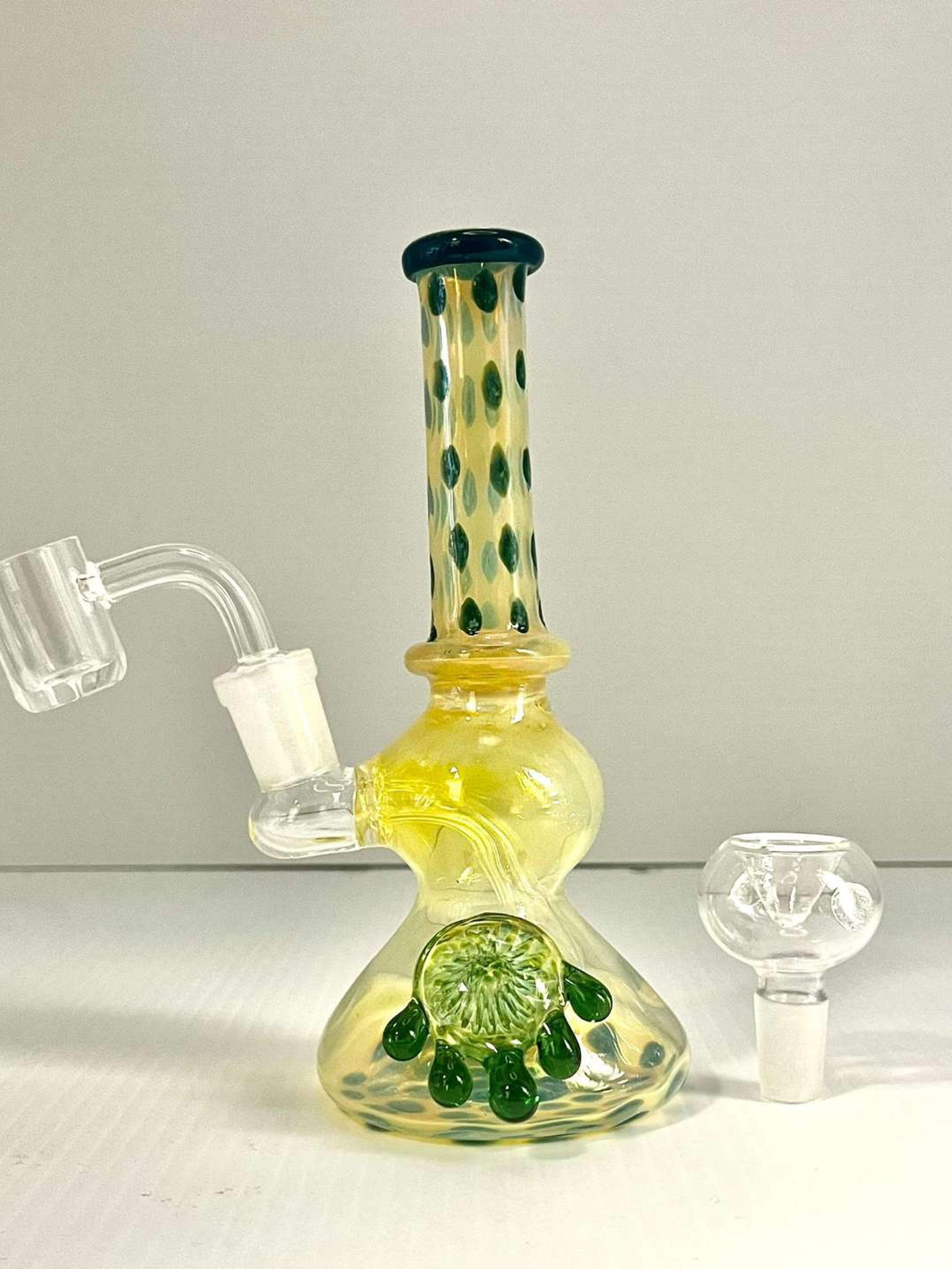 Beautiful Yellow Glass Rig with Green Colour Combination image 0