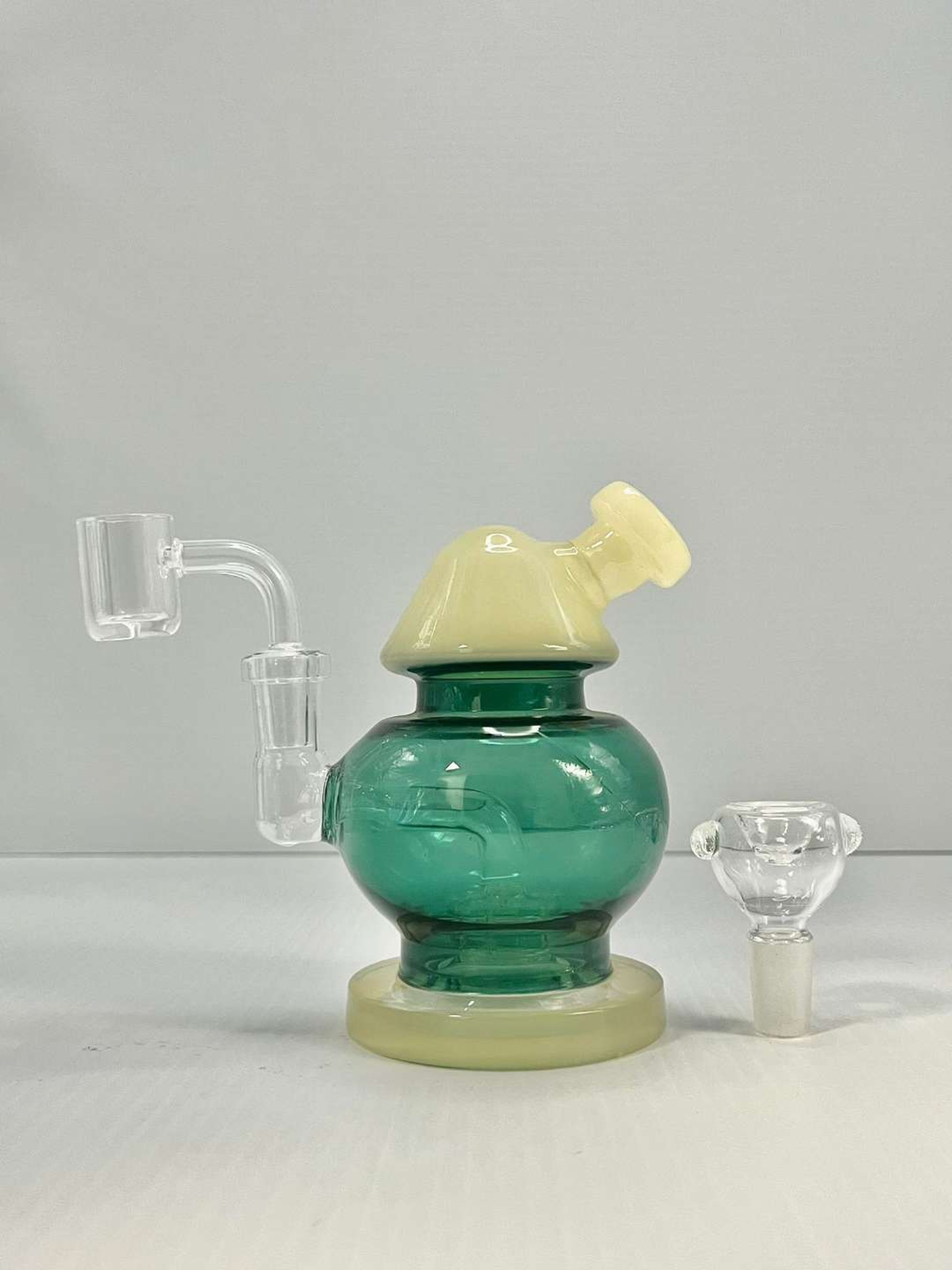 Green Stylish and simple Glass Rig image 0