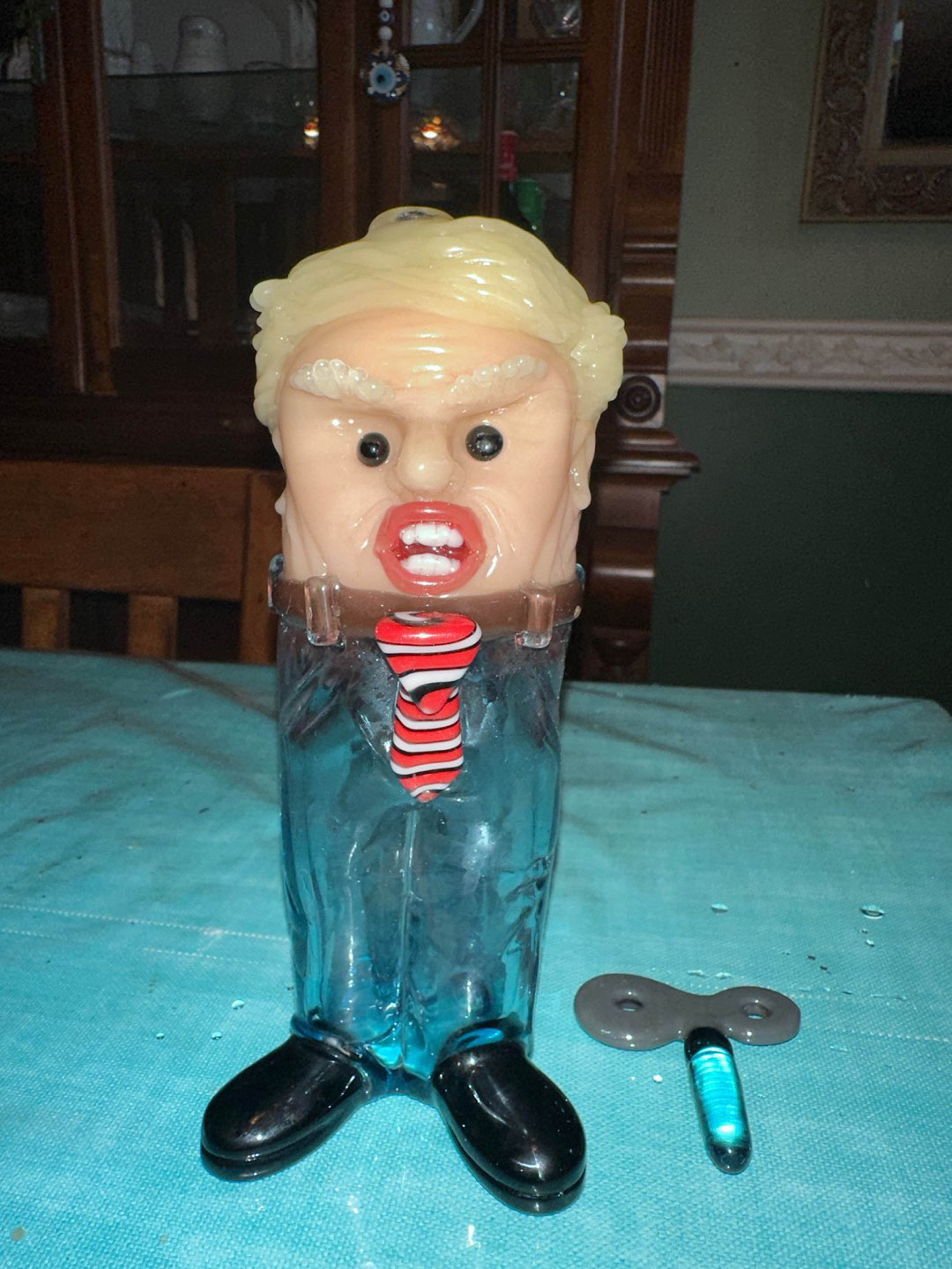 Ouchkick bobby (trump) image 0