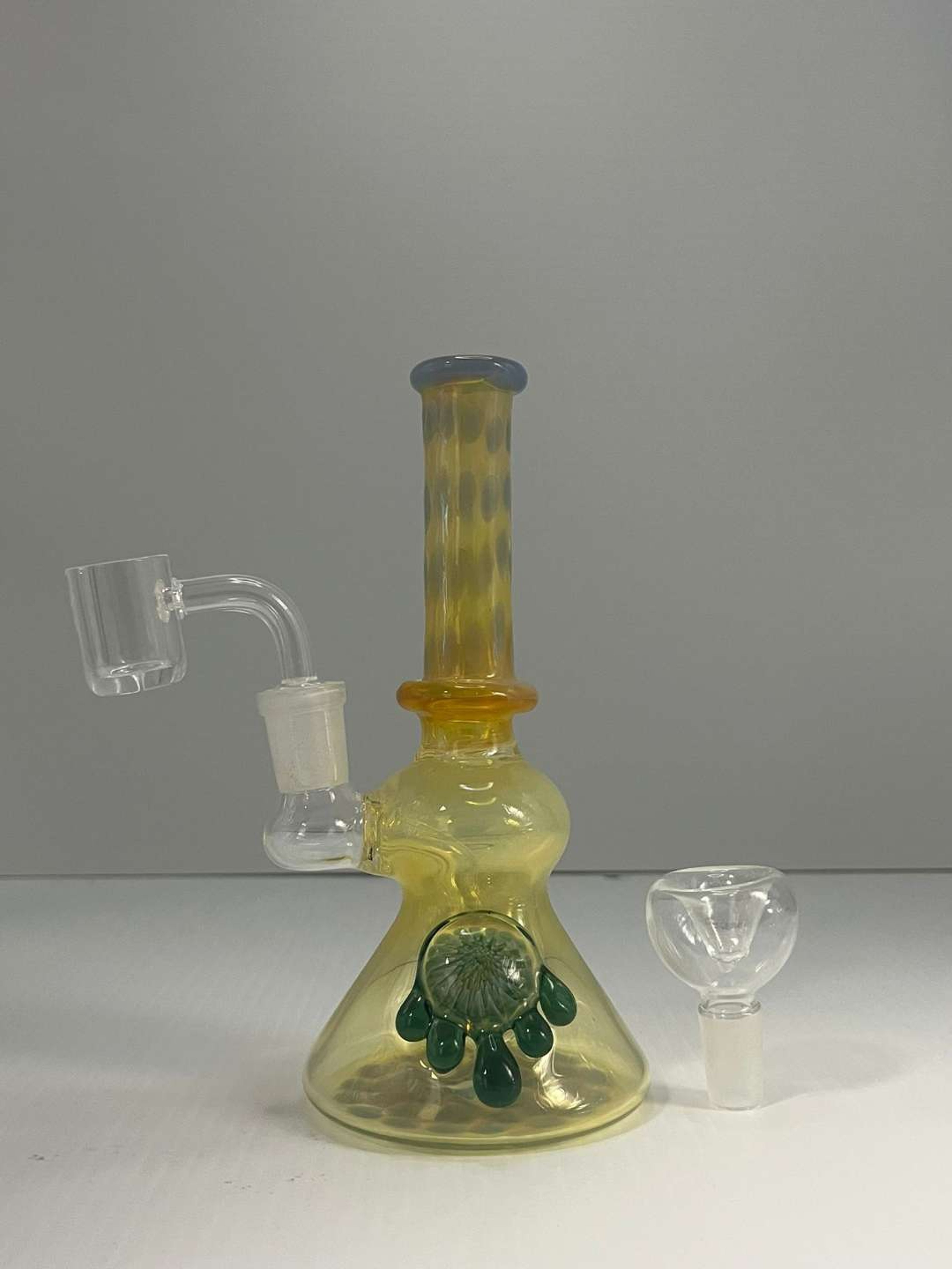 Preview pic of 6.5" Beautiful Yellow and Green Glass Rig