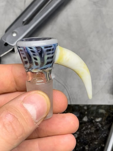 Preview pic of Hyperfocusglass horned 18mm 4hole slide