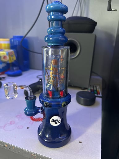 Preview pic of Ninja glass bong inside a rig