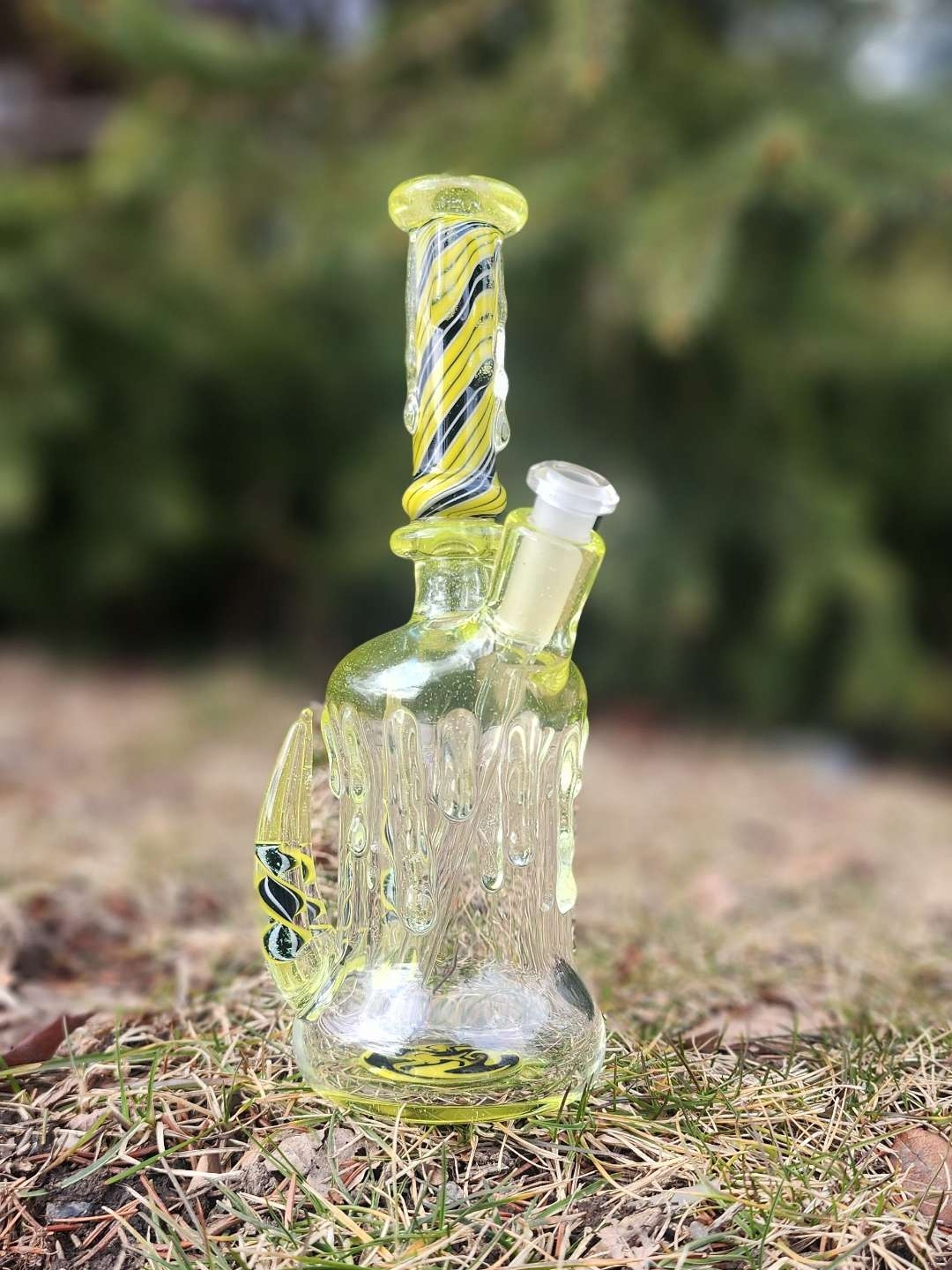 Preview pic of CFL Yellow Color Changing Glass Heady Rig