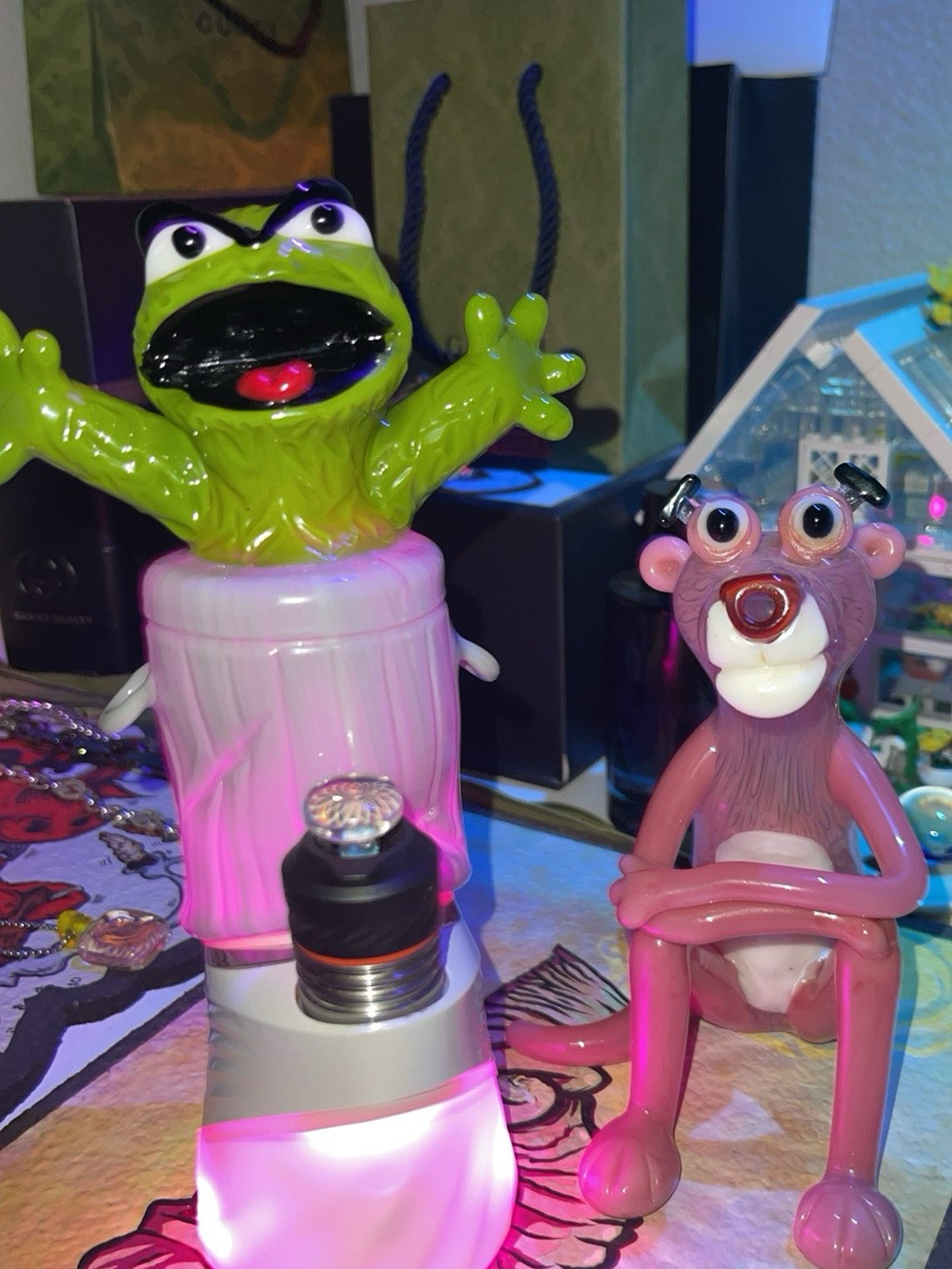Preview pic of Daniels Glass Art - Sculpted Puffco Peak Top - Oscar the Grouch