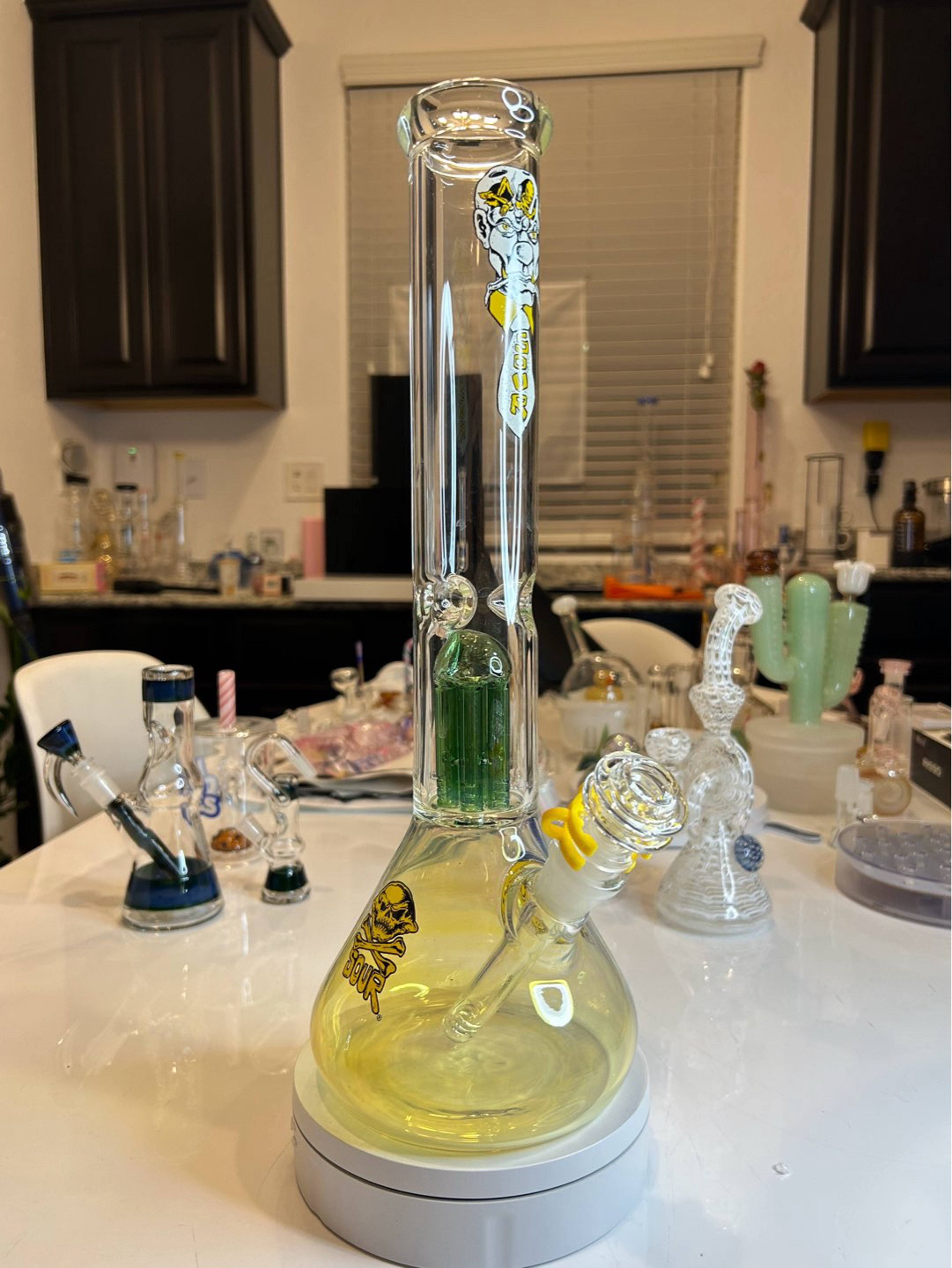 Preview pic of New 15” SourGlass Beaker W/Tree