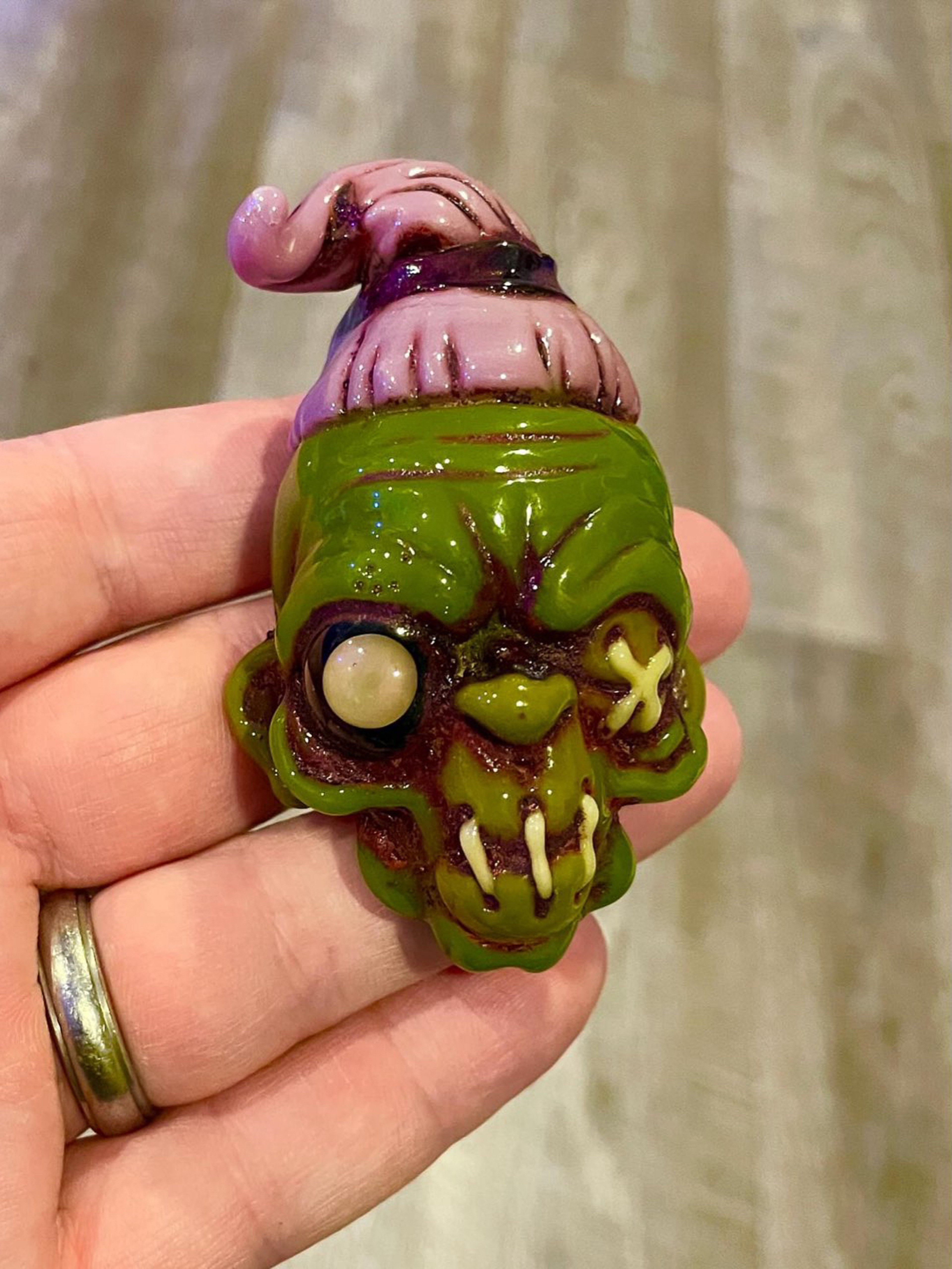 Preview pic of Ghost glass shrunken head