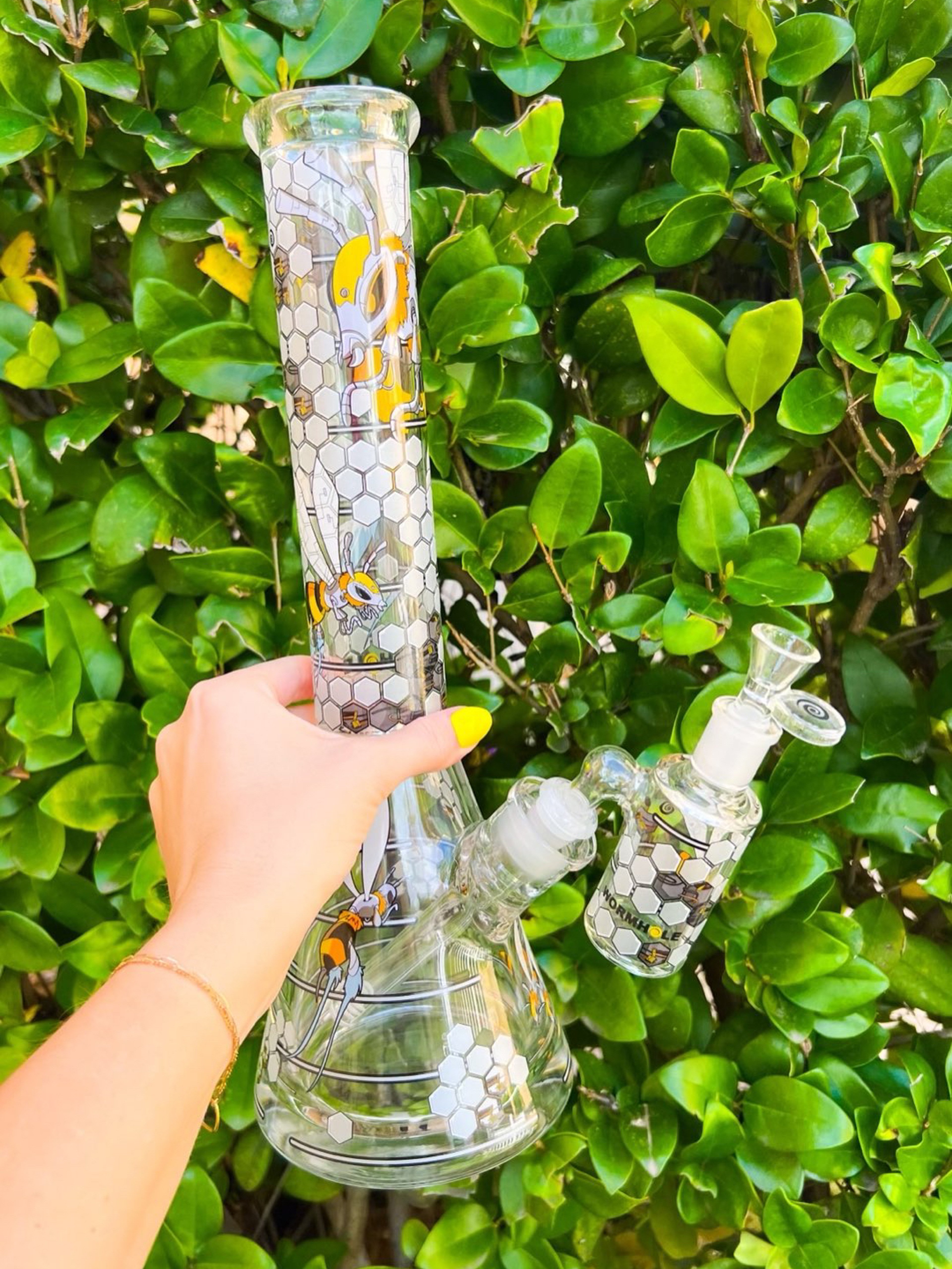 Preview pic of Wormhole Robotic Bee 16in Glass Water Pipe