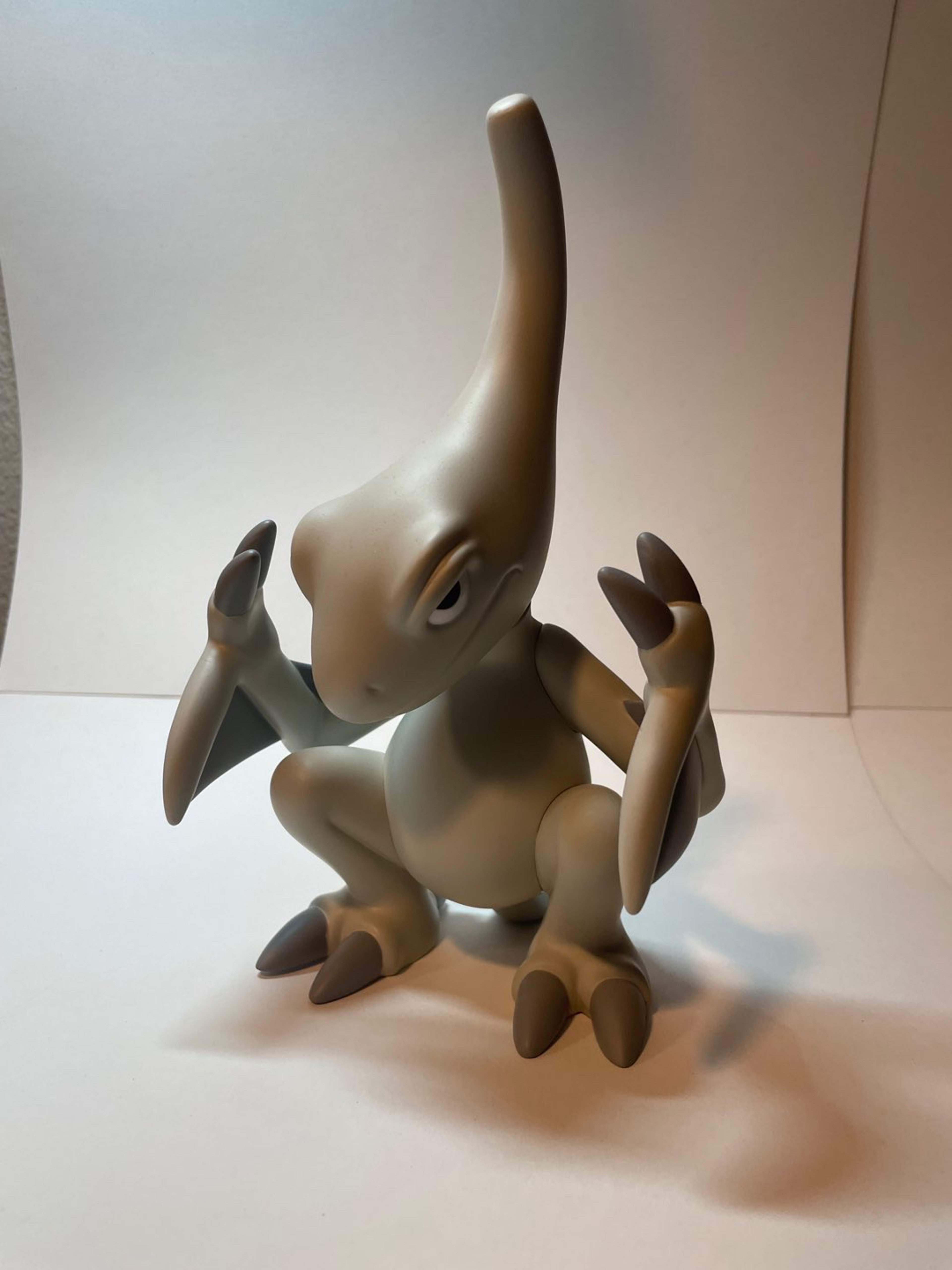 Preview pic of Elbo Glass Grey Ptery Vinyl Figure