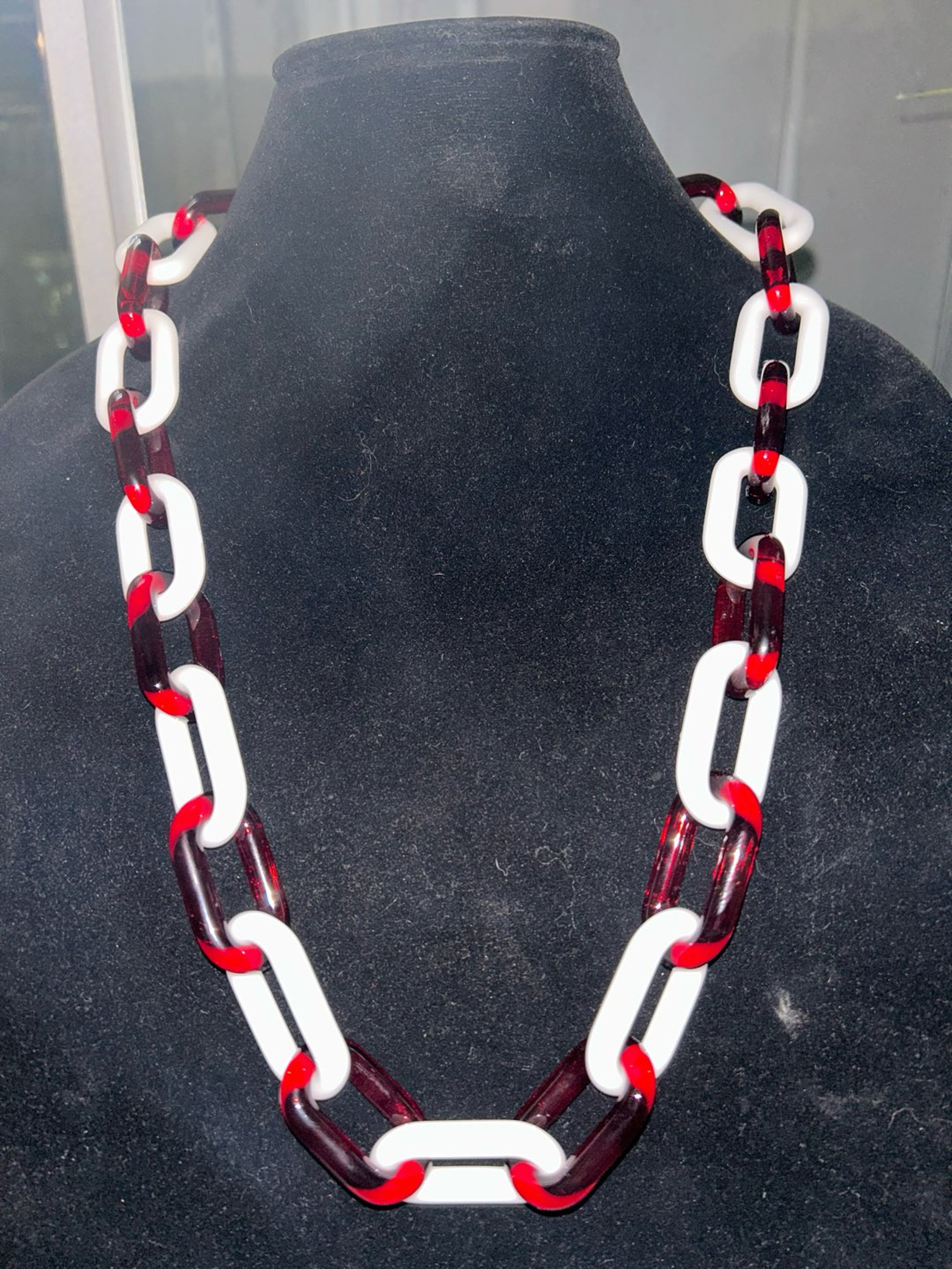 Preview pic of Star white and Lt red elvis chain necklace