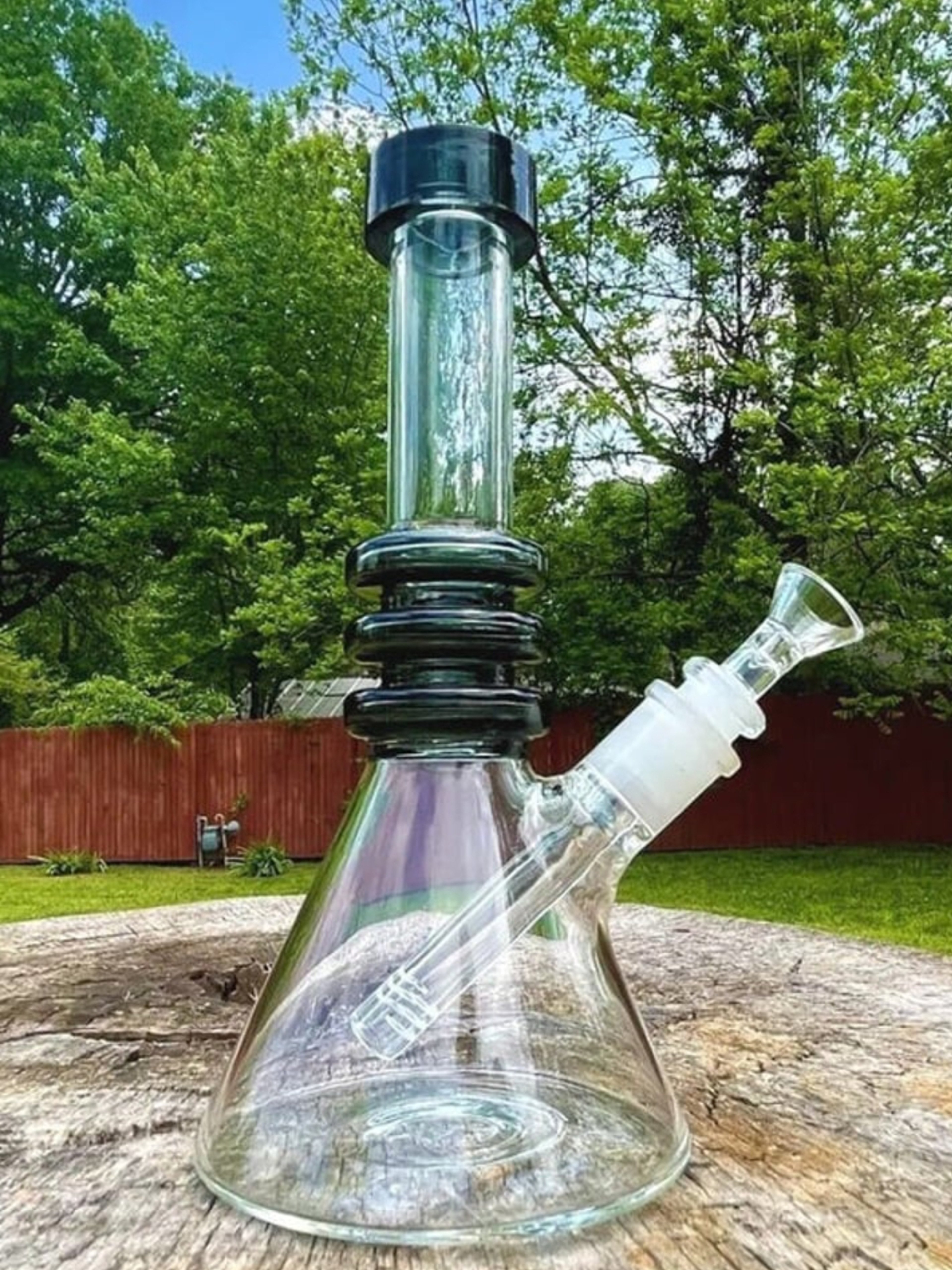 Preview pic of 10" Classic Thick Glass Beaker Glass Rig