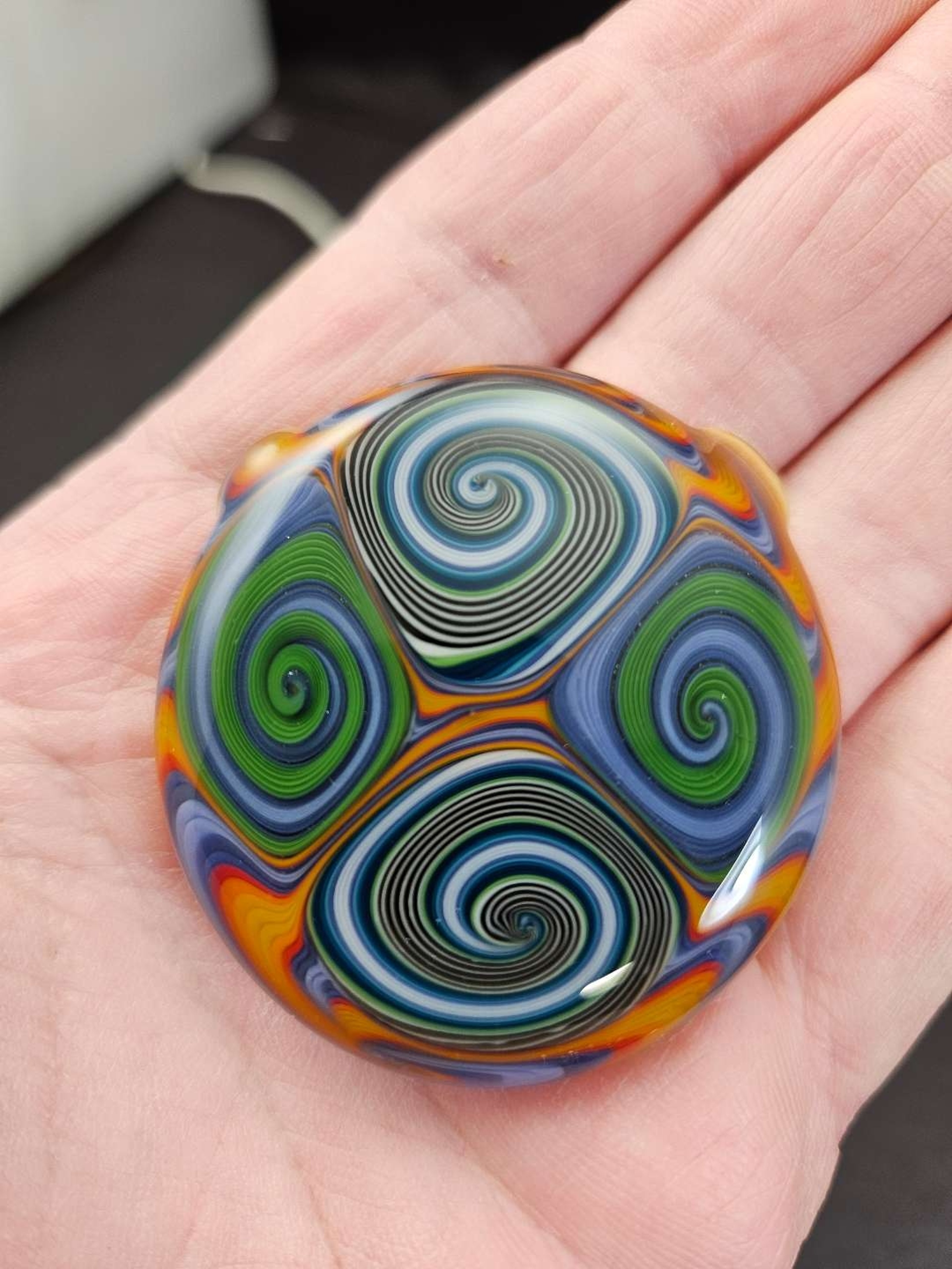 Preview pic of Linework pendant