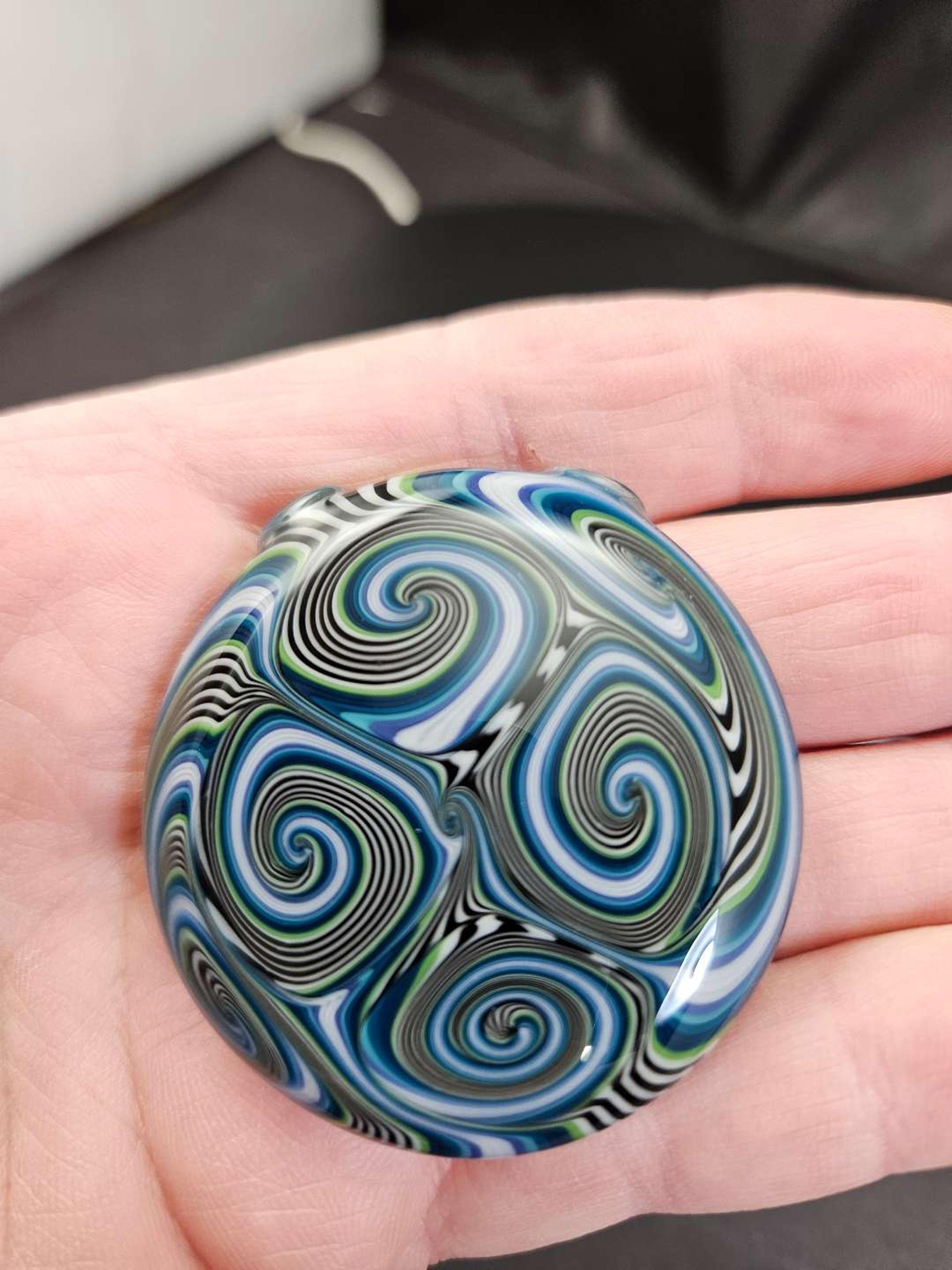 Preview pic of Linework pendant