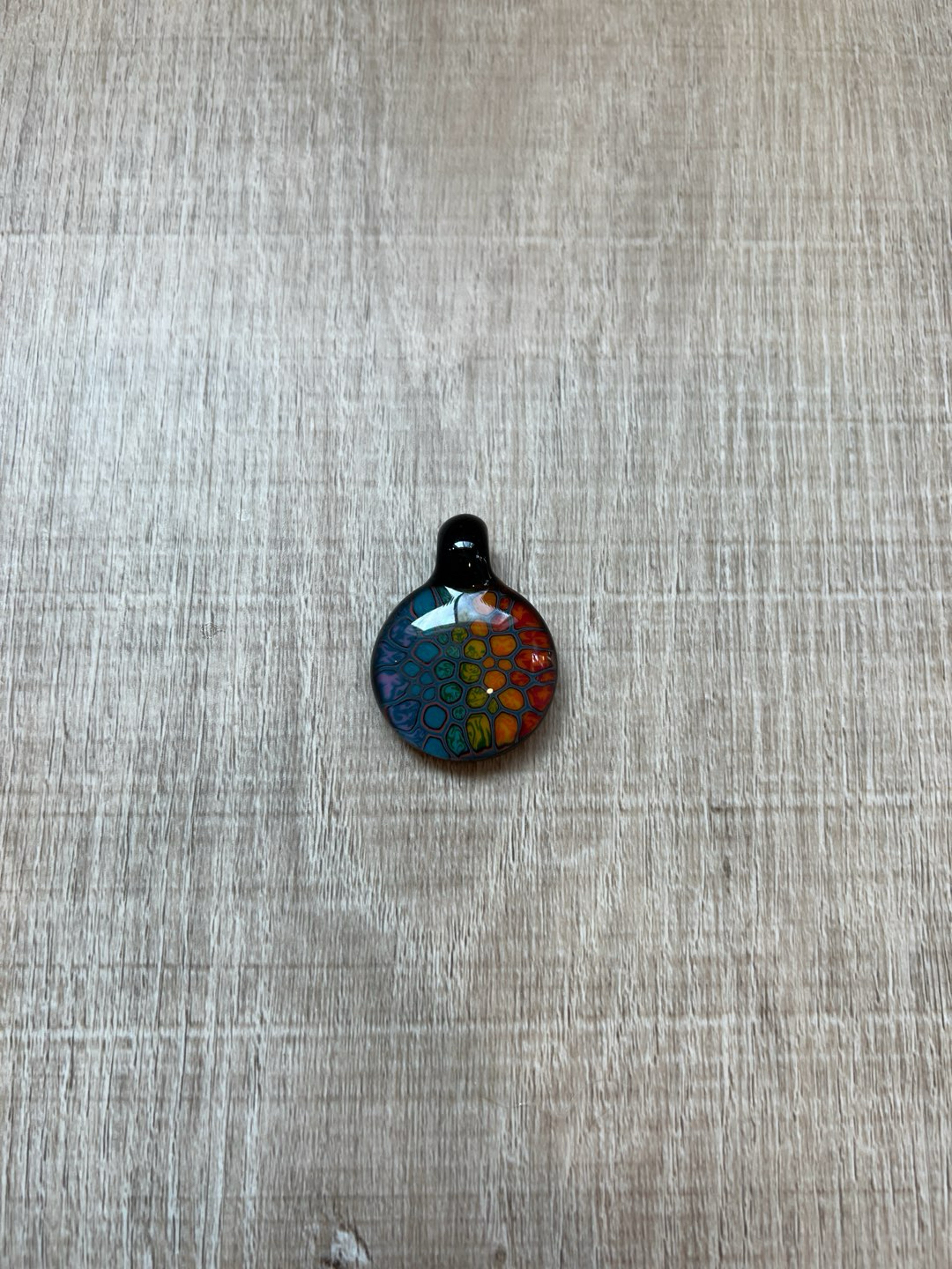 Preview pic of Icke glass pendant