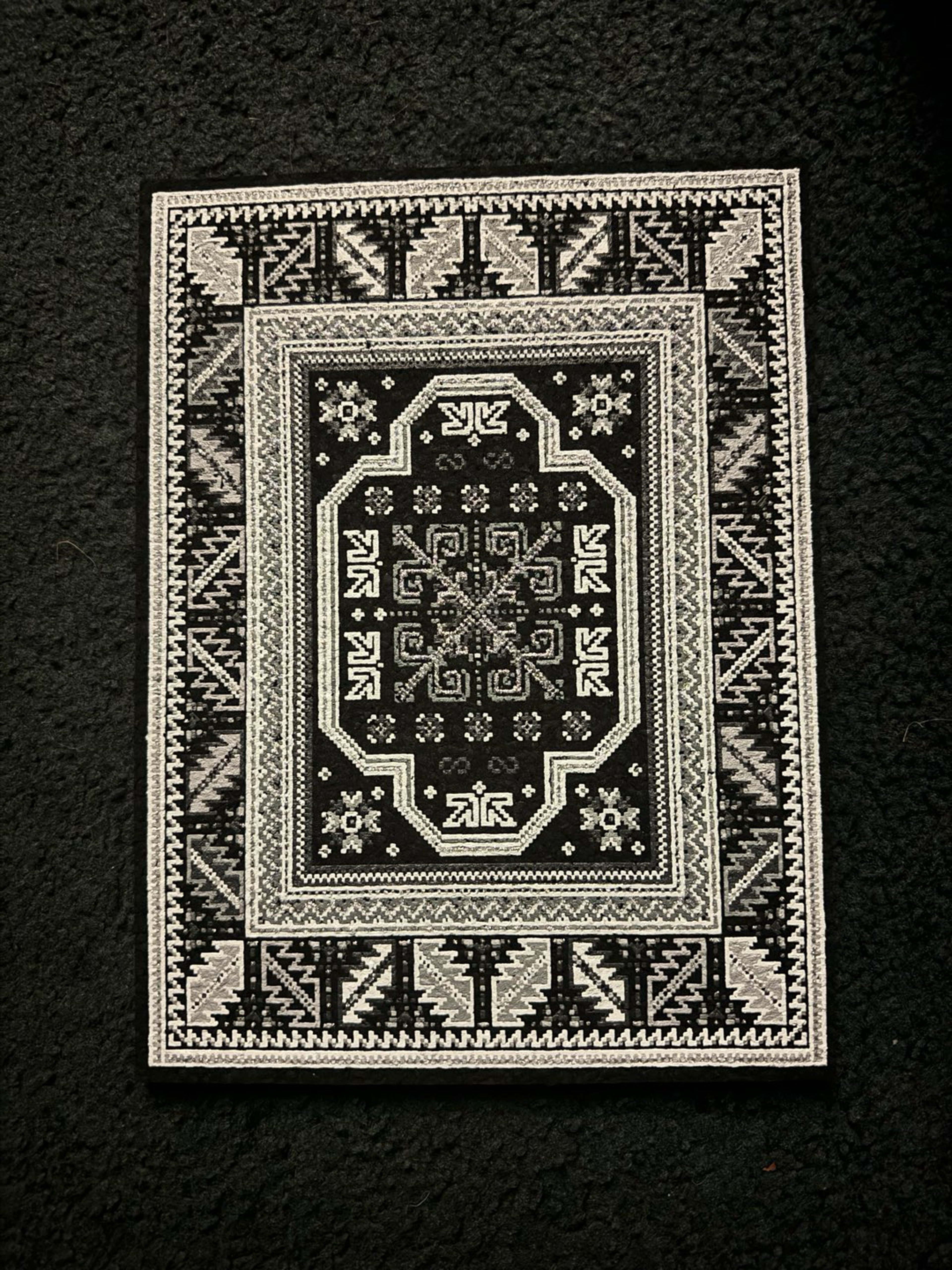 Preview pic of Greyscale bitrug LE:111 full uv glow moodmat
