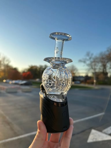 Preview pic of Avant-Garde Clear Orb Puffco Top