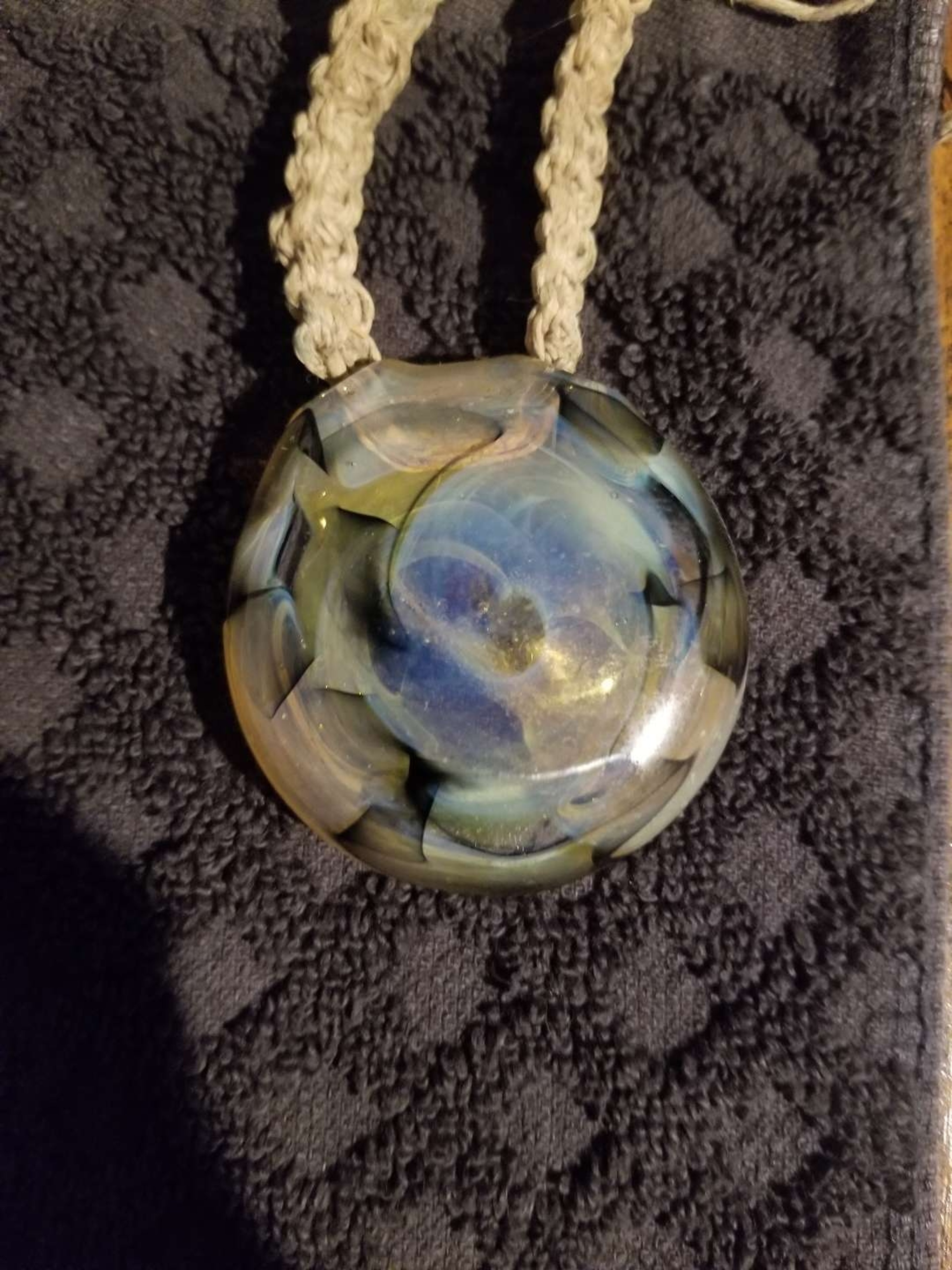 Preview pic of Mohawk glass pendy