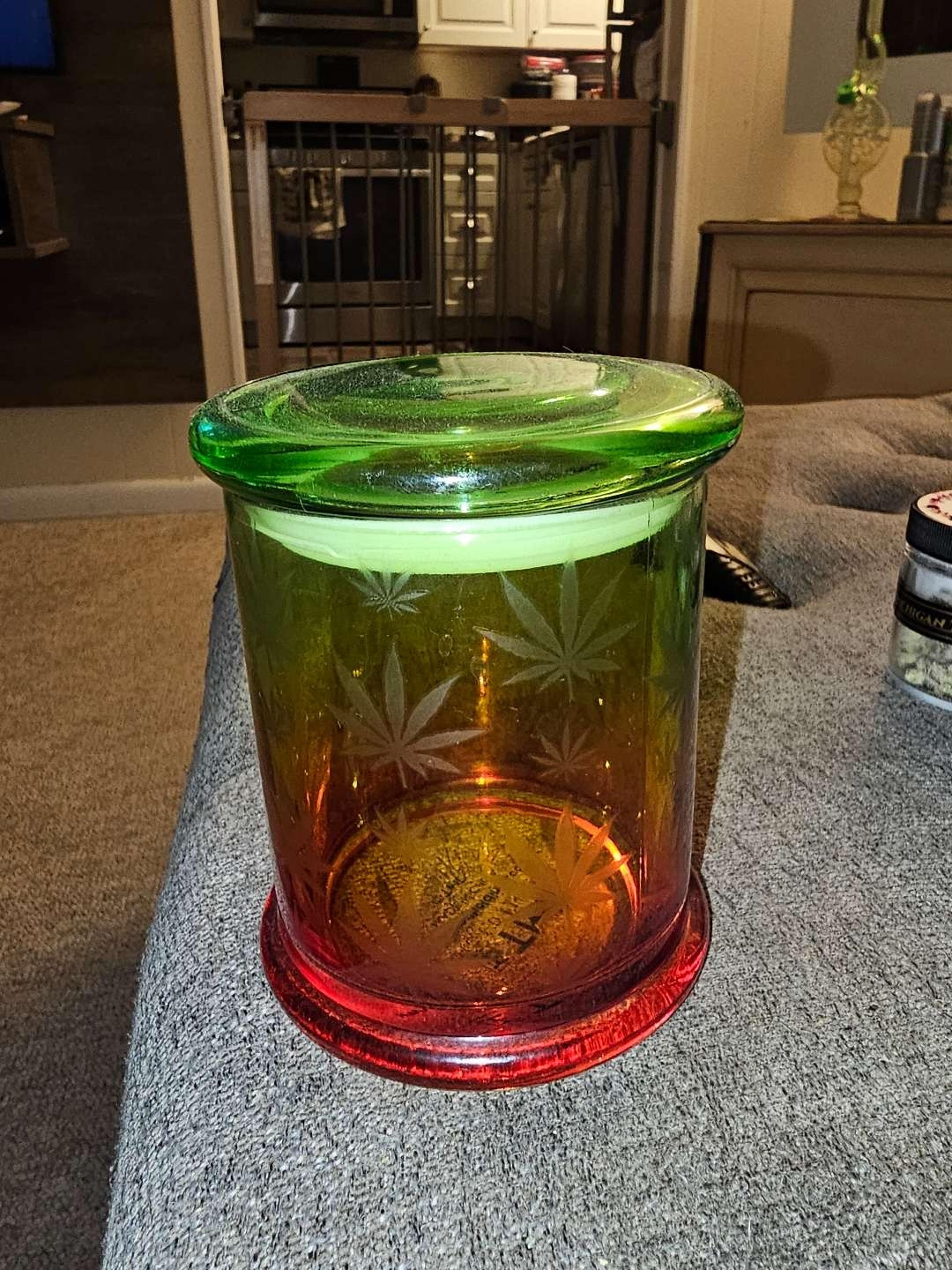 Preview pic of Rasta Glass stash jar