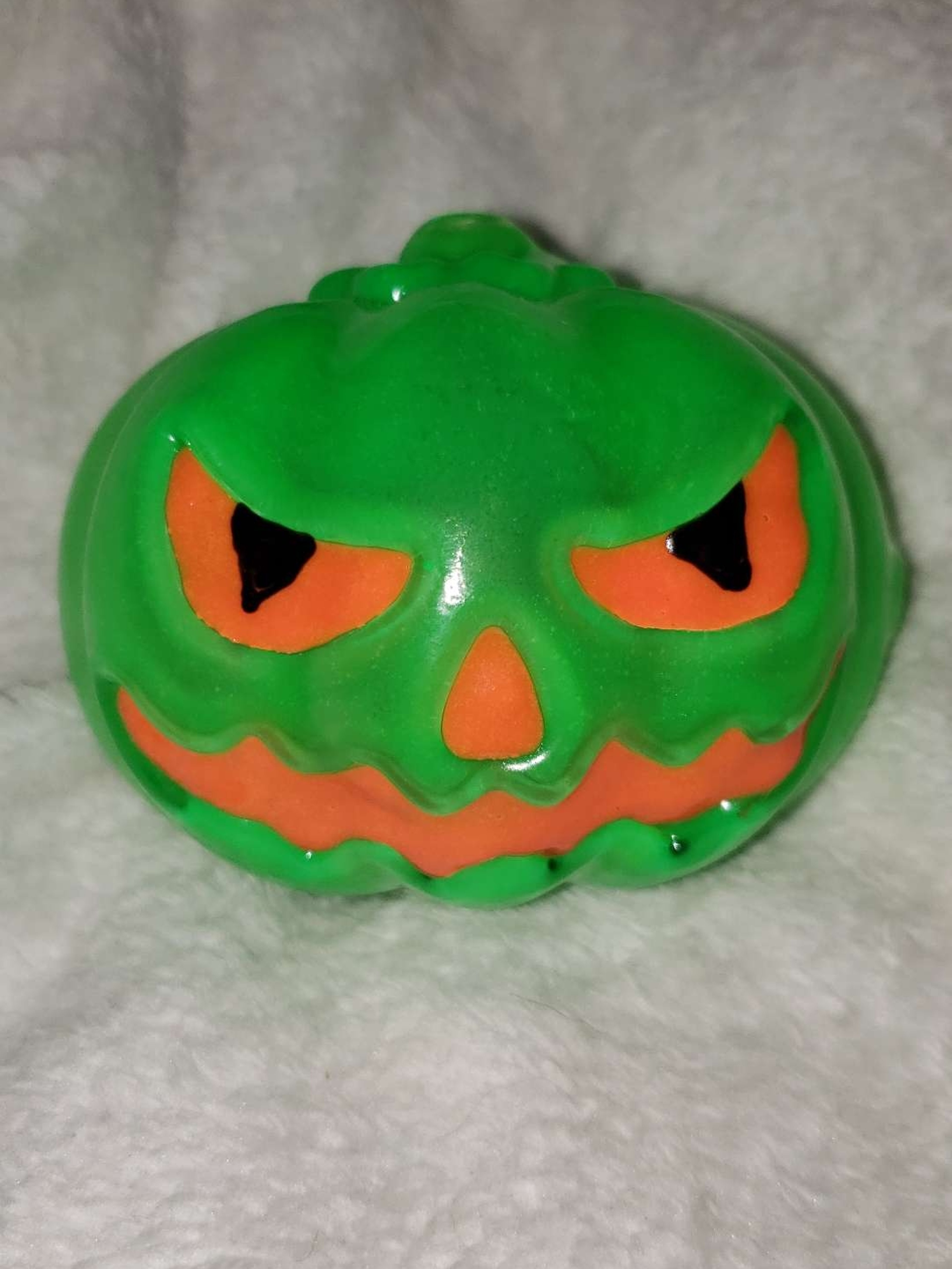 Preview pic of Green Glow.in the dark pumpkin