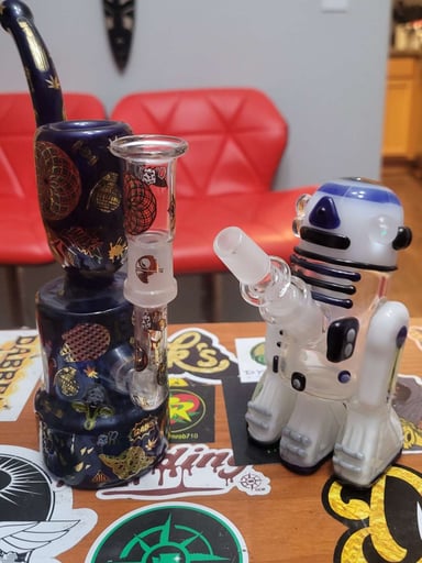 Preview pic of Team Deathstar rig/ Empire Glasswork R2D2 themed rig