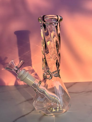 Preview pic of Clear swirl bong