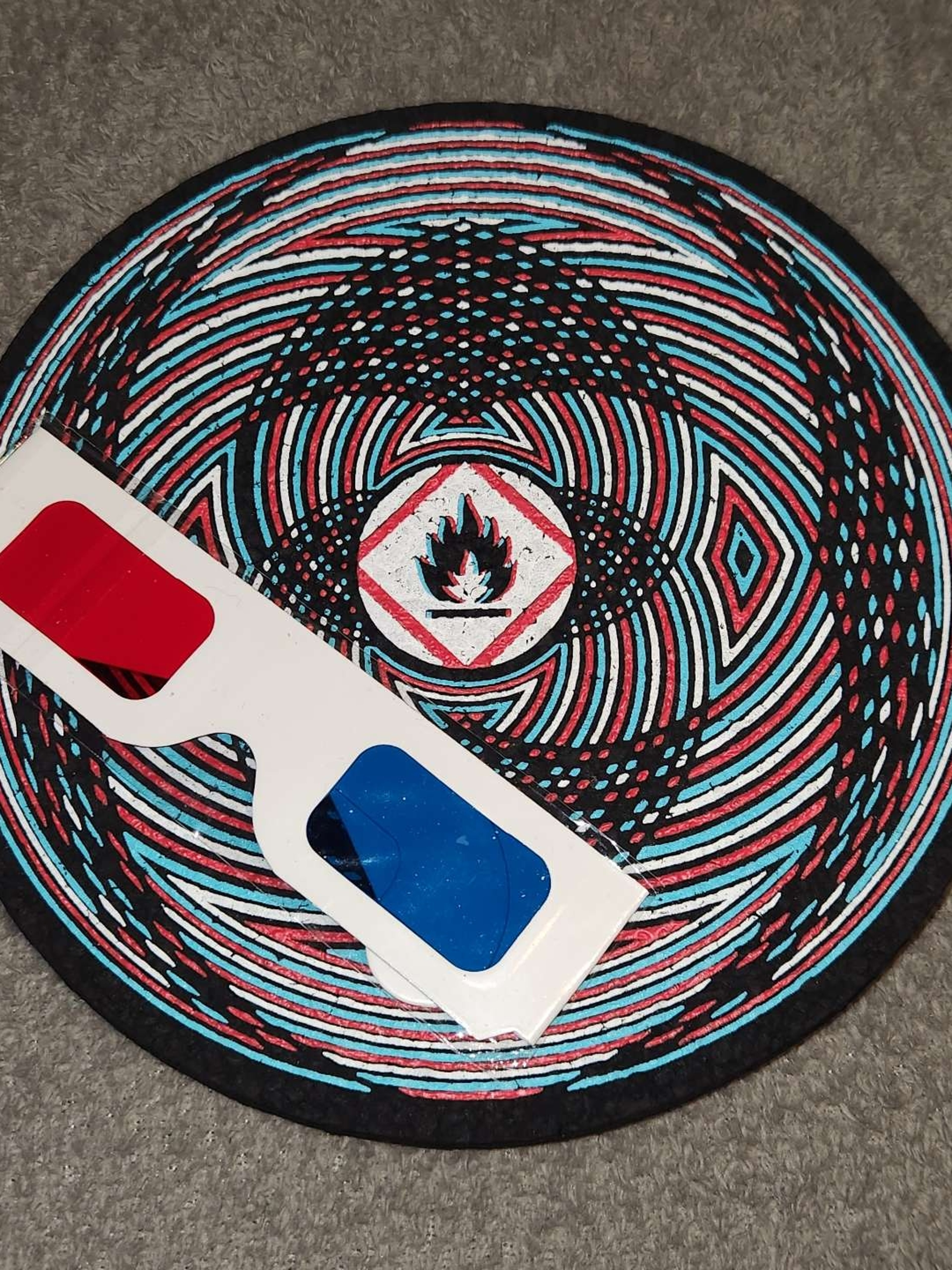 Preview pic of Pyroscopic 3-d moodmats with glasses