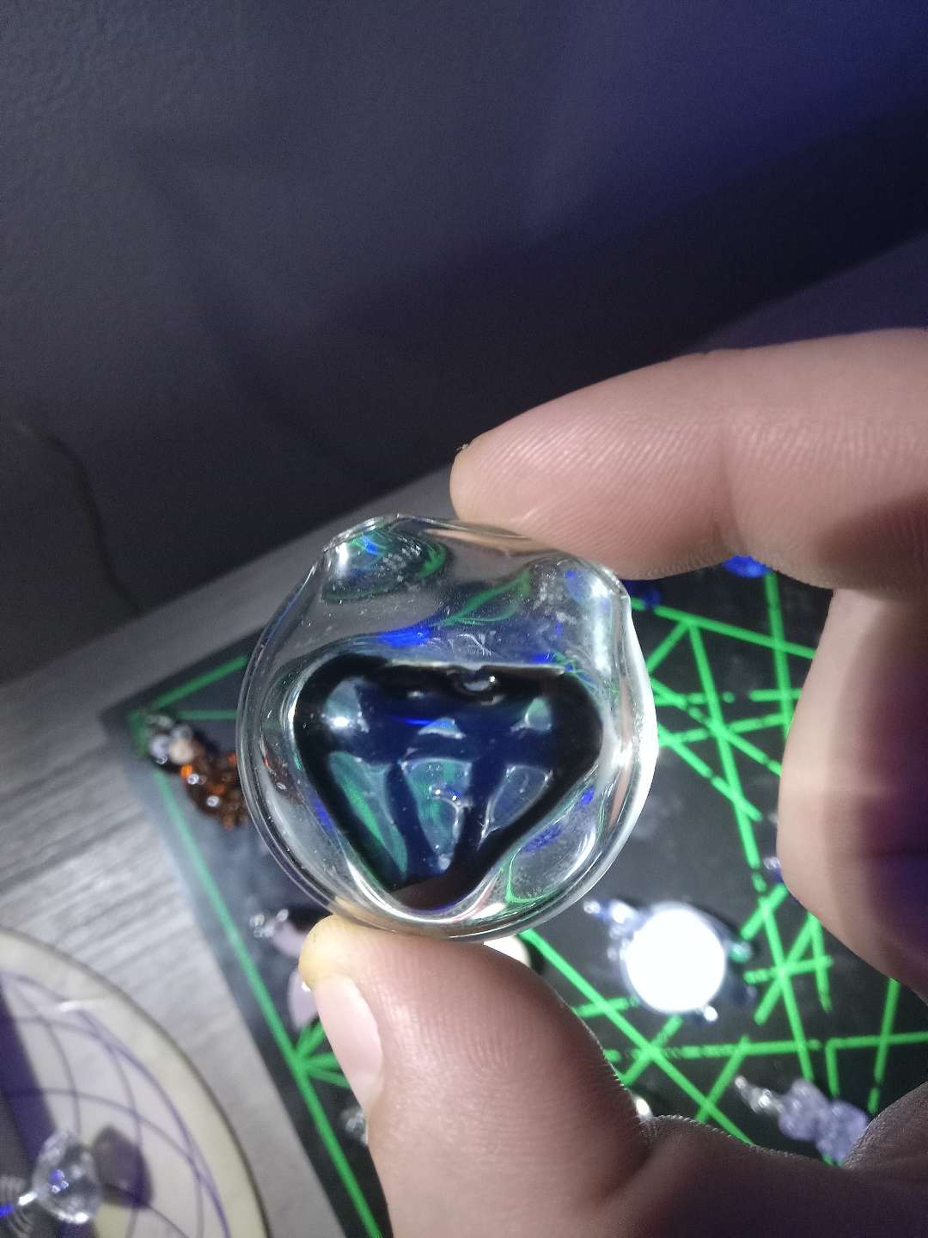 Preview pic of Hollow glass pendant w/diamond