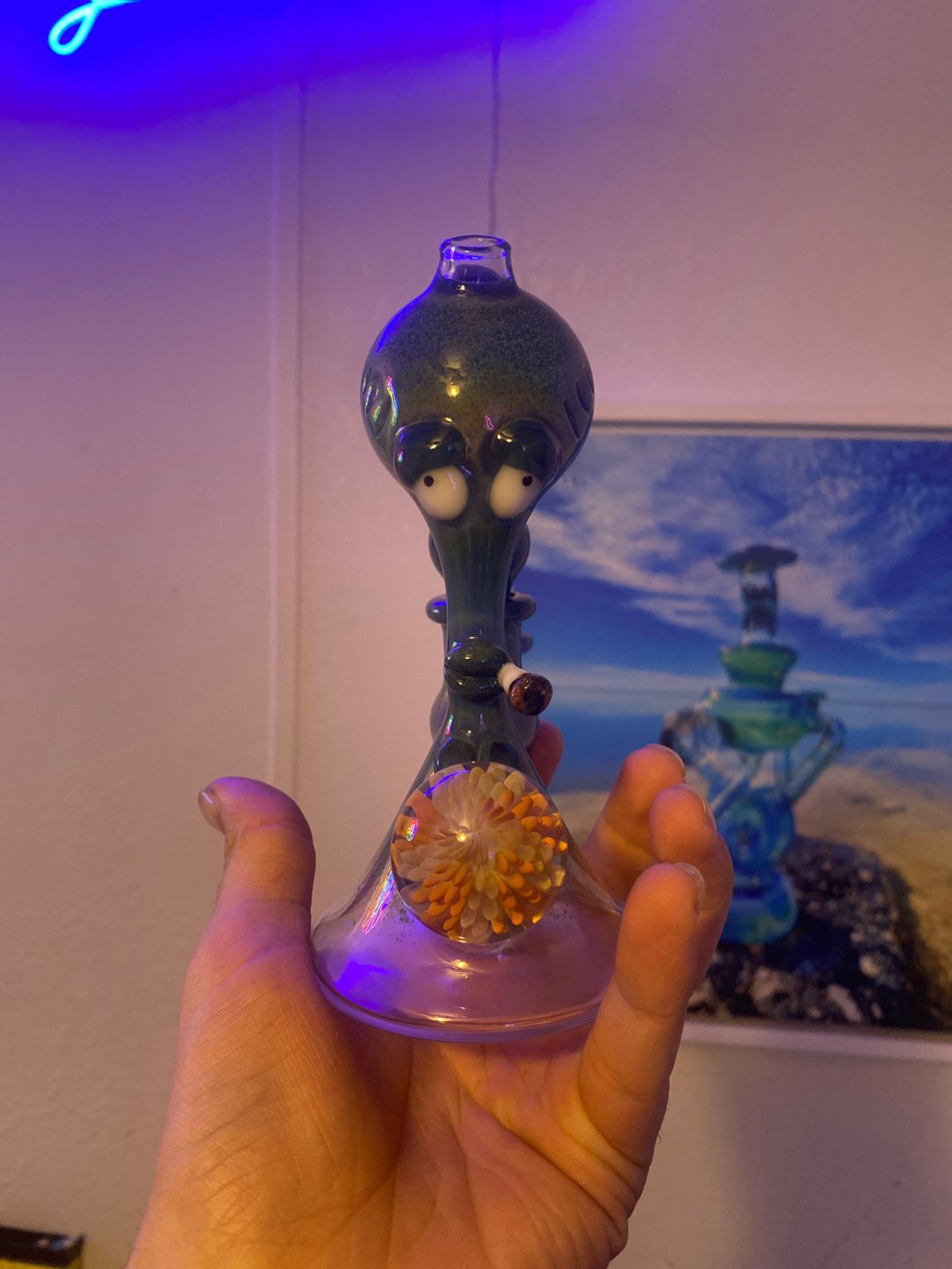 Preview pic of 50% offRoger bubbler with ash/reclaim catcher by puff glass