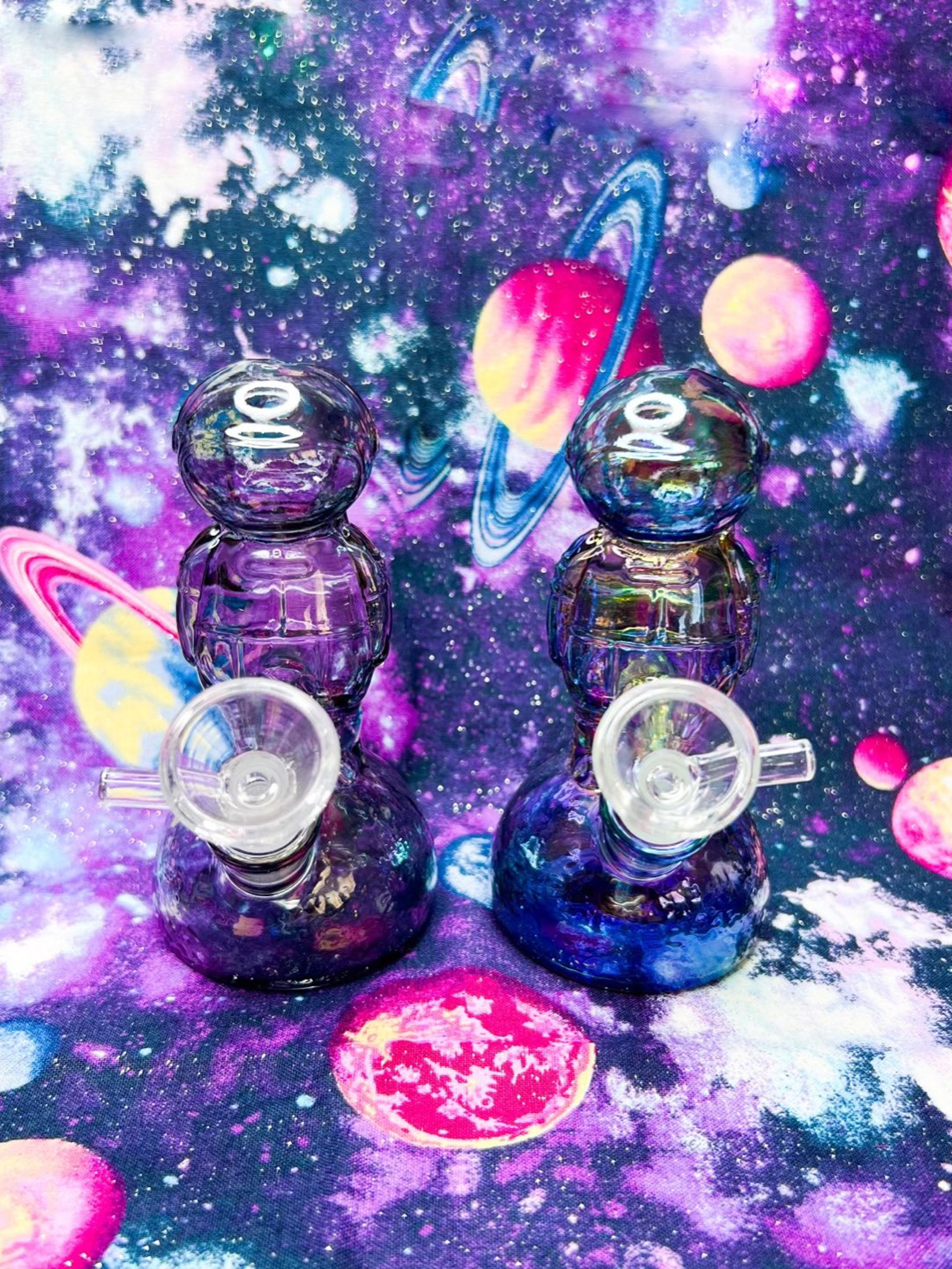 Preview pic of Mini Iridescent Astronaut 6in Water Pipe/Rig