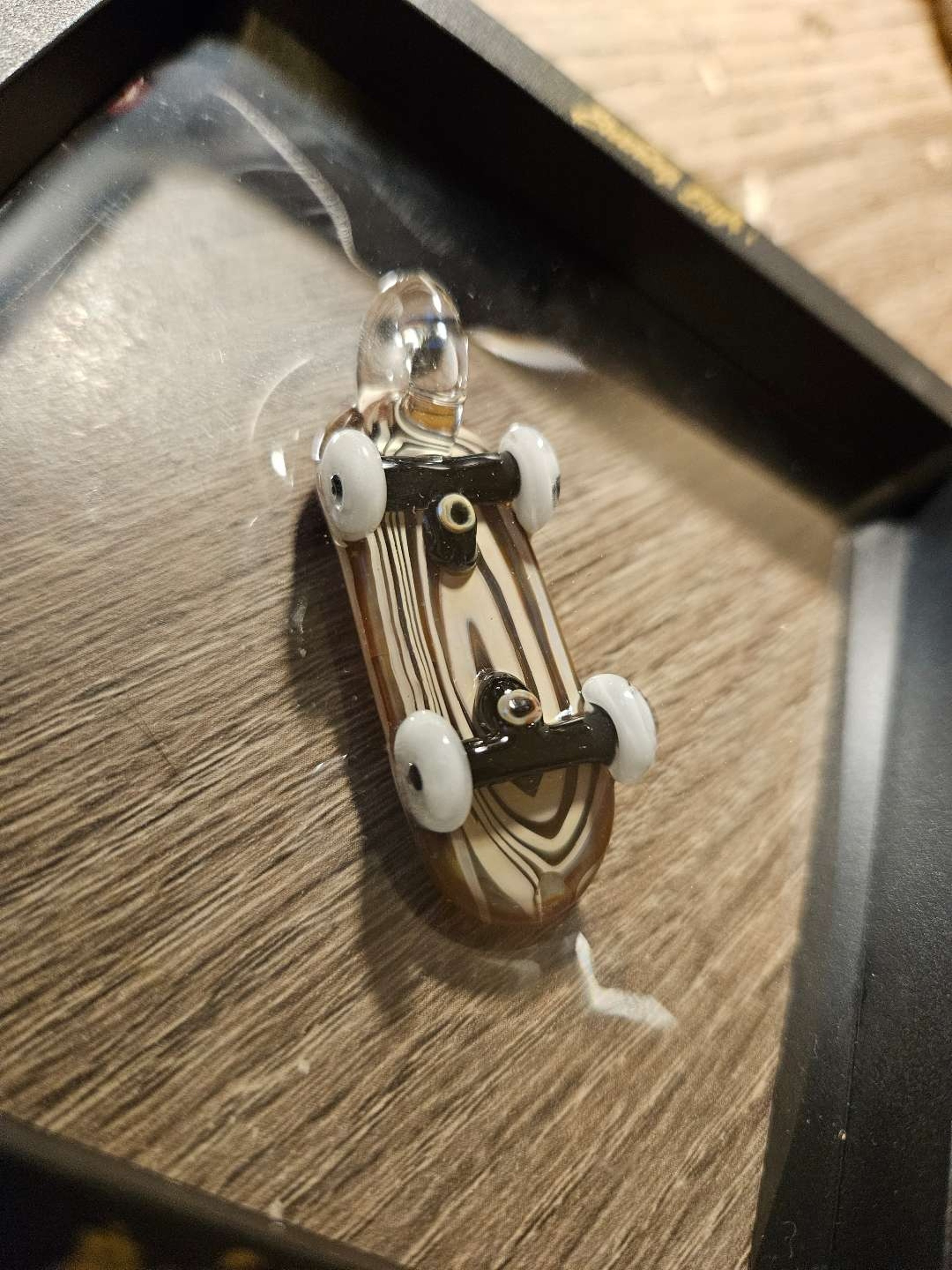 Preview pic of Wood Grain Skateboard Pendy in Frame
