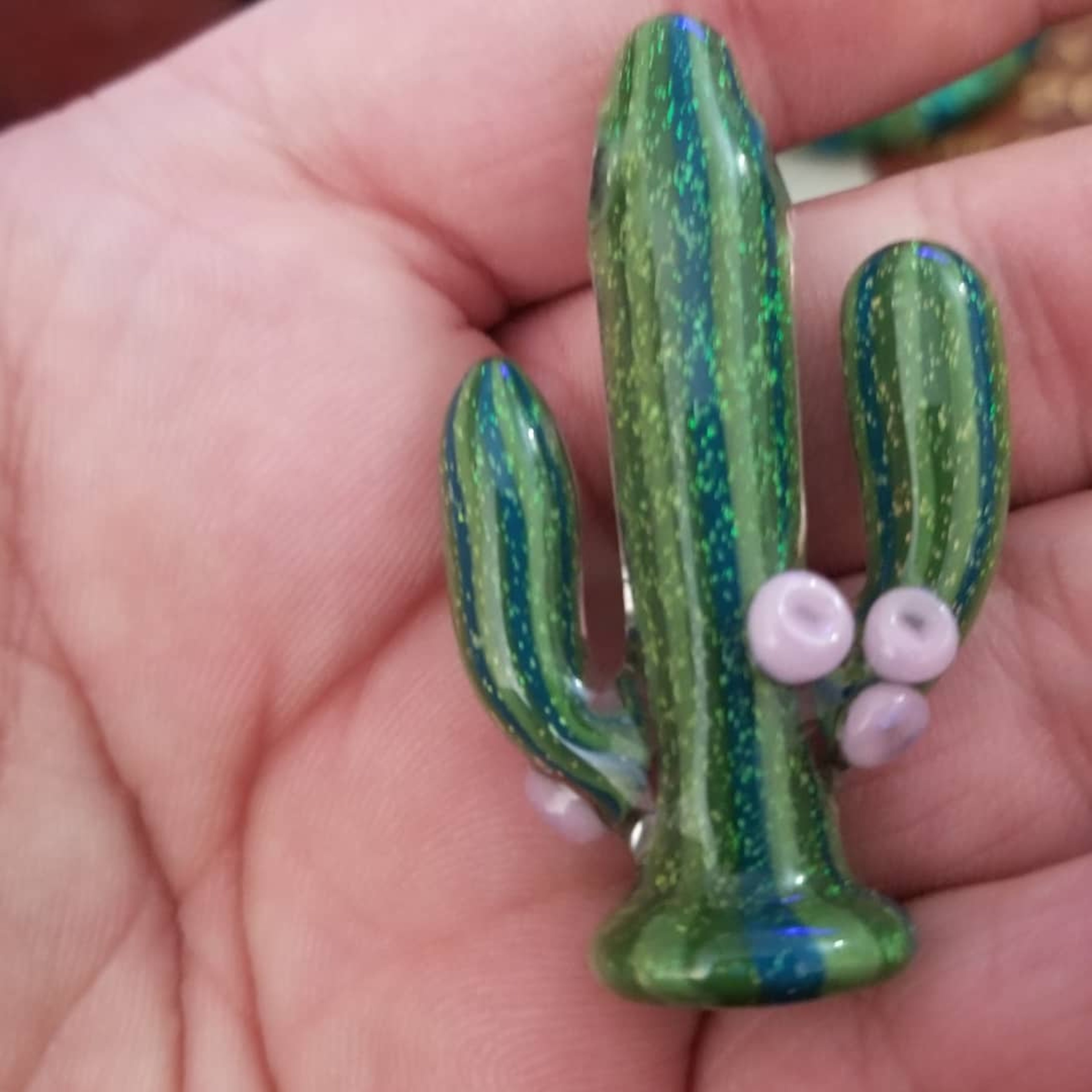 Preview pic of Darby cactus pendant