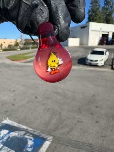 Preview pic of Keys glass ruby pendy