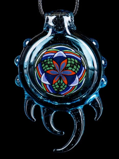 Preview pic of Freeek glass pendant