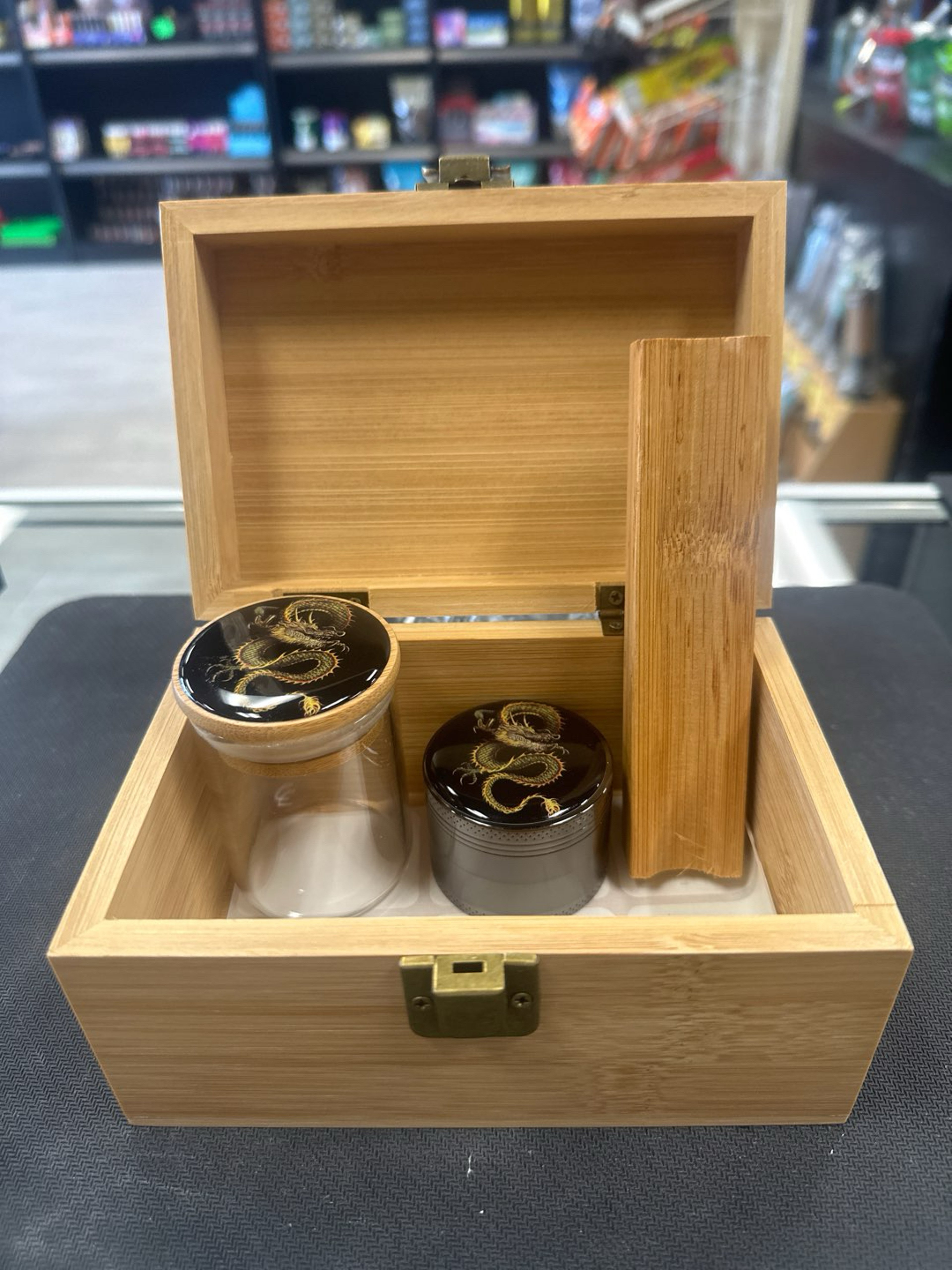 Preview pic of Dragon Stash Box Large
