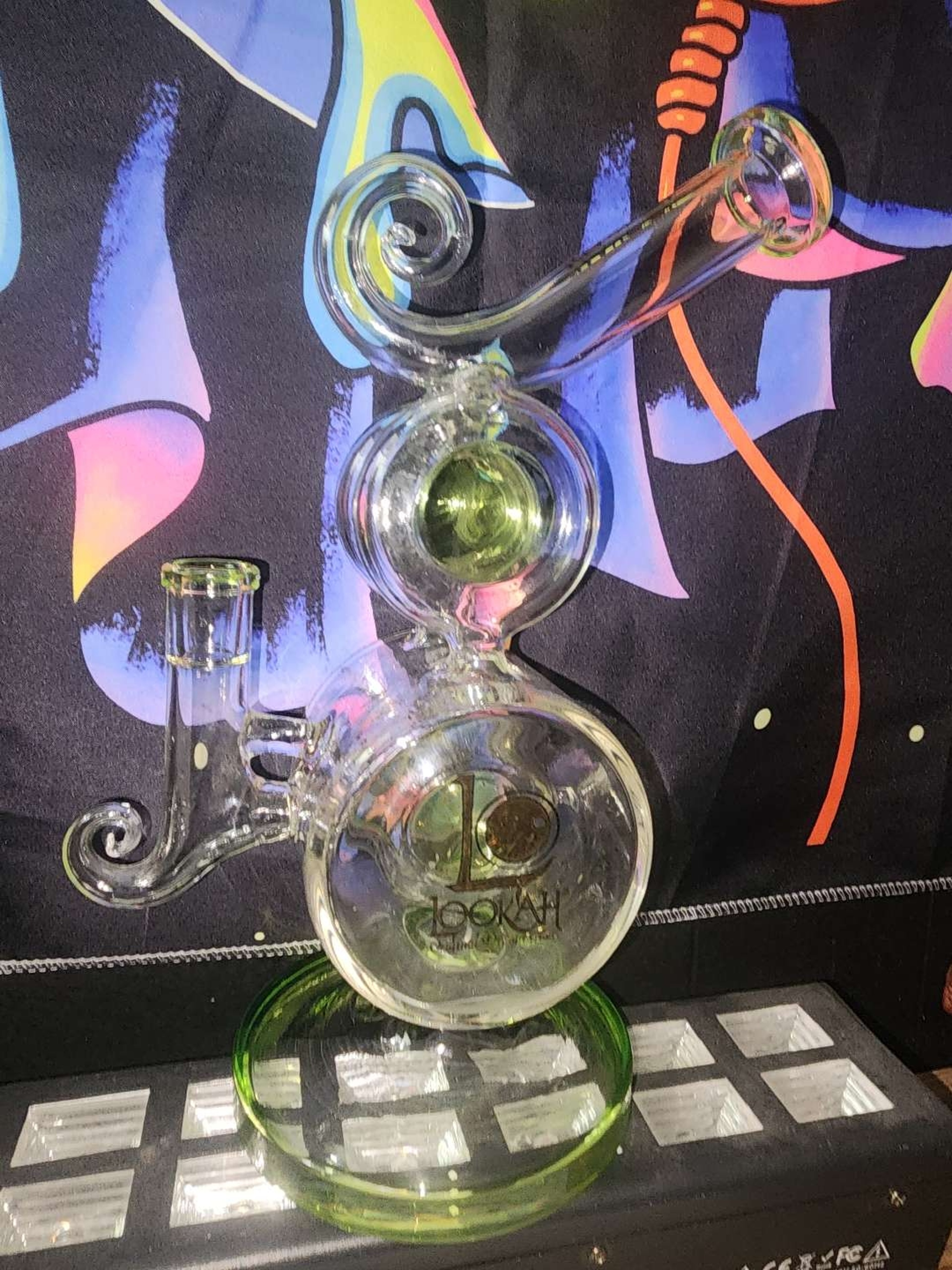 Preview pic of Lookah 10in tall 14 mm bong