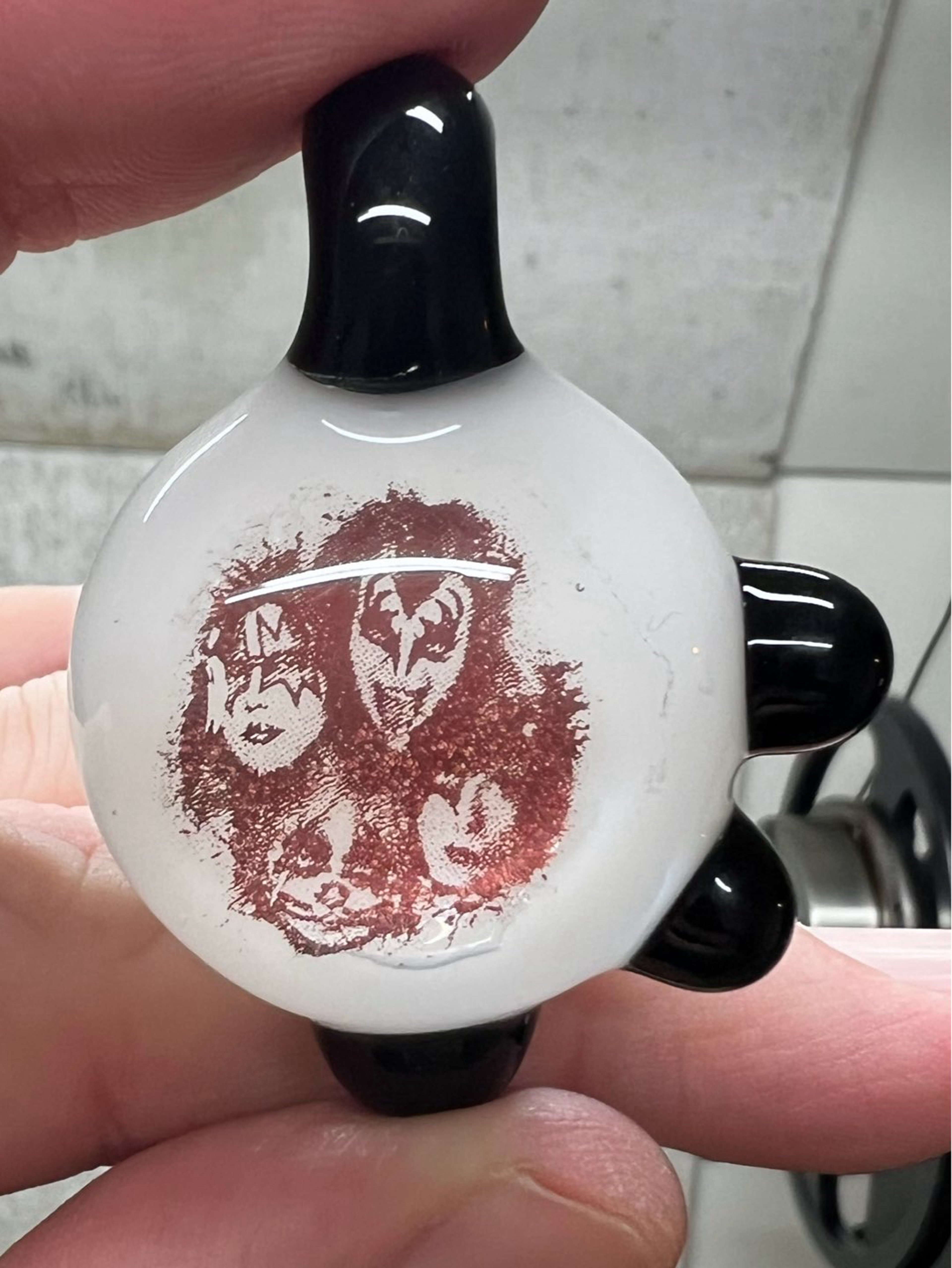 Preview pic of KISS PENDANT