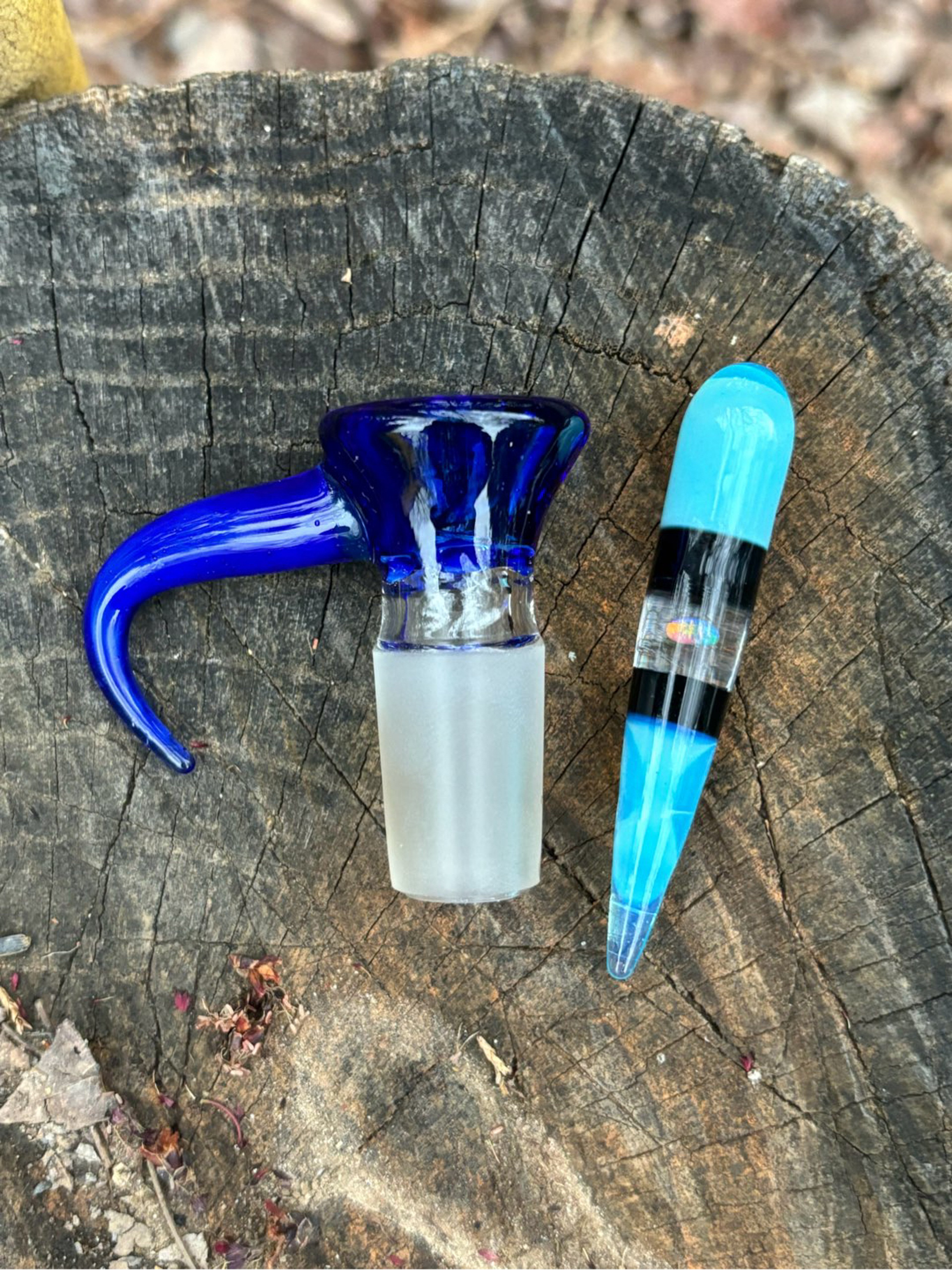 Preview pic of Cobalt, Marina 18mm 4-hole opal poker set
