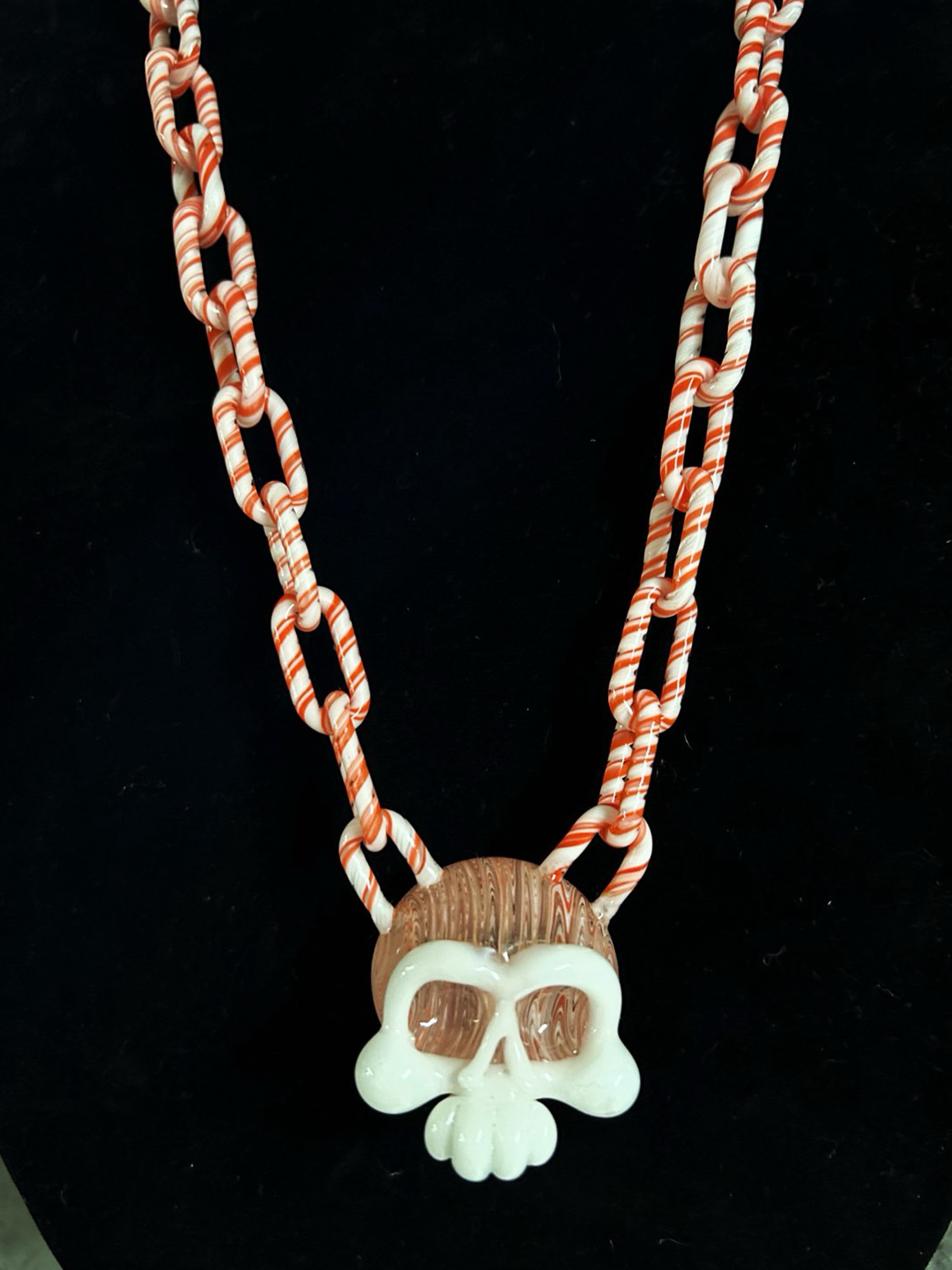 Preview pic of Chain necklace with skull pendant