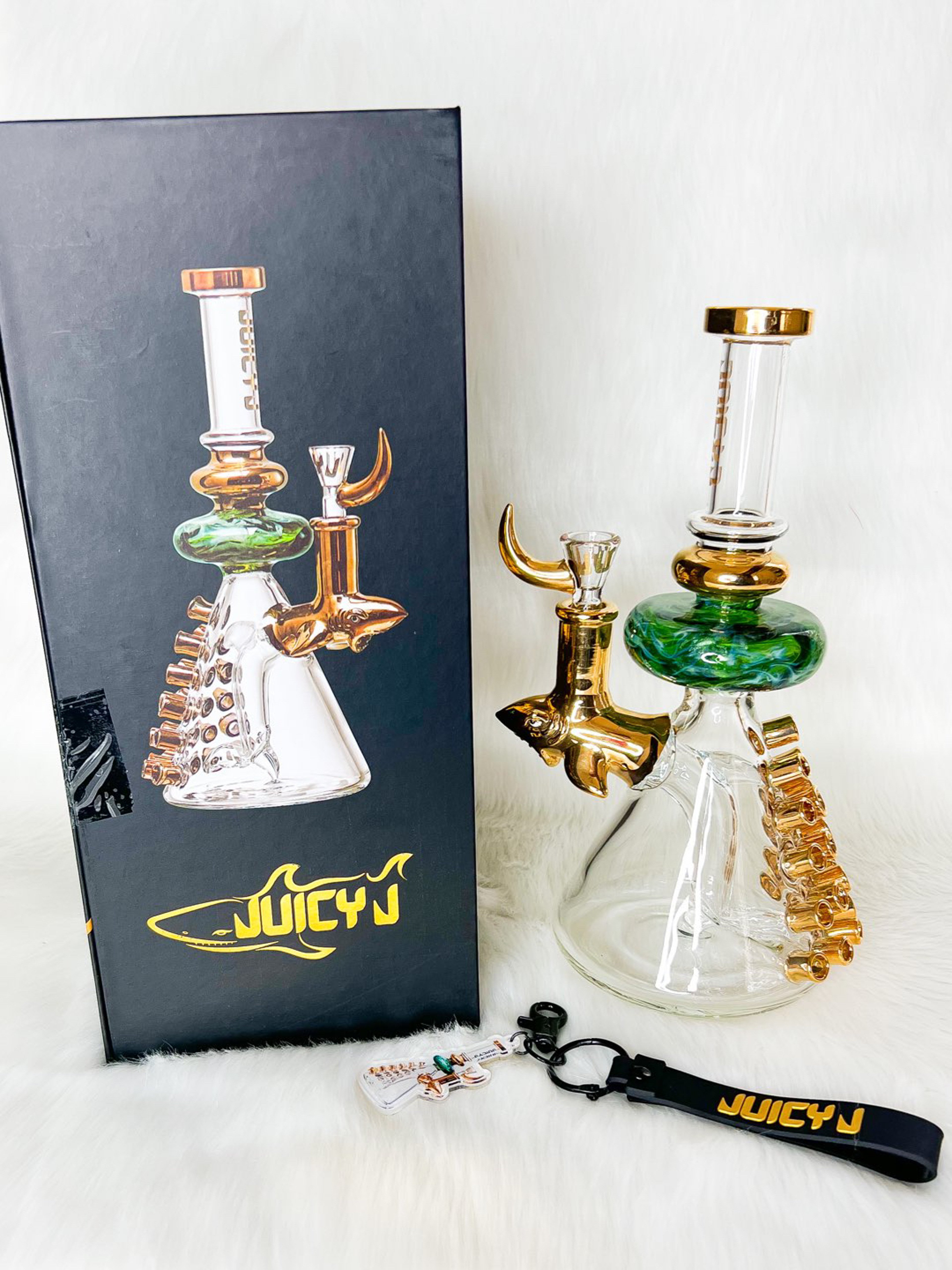 Preview pic of Juicy J Gold Shark Emerald 10in Water Pipe
