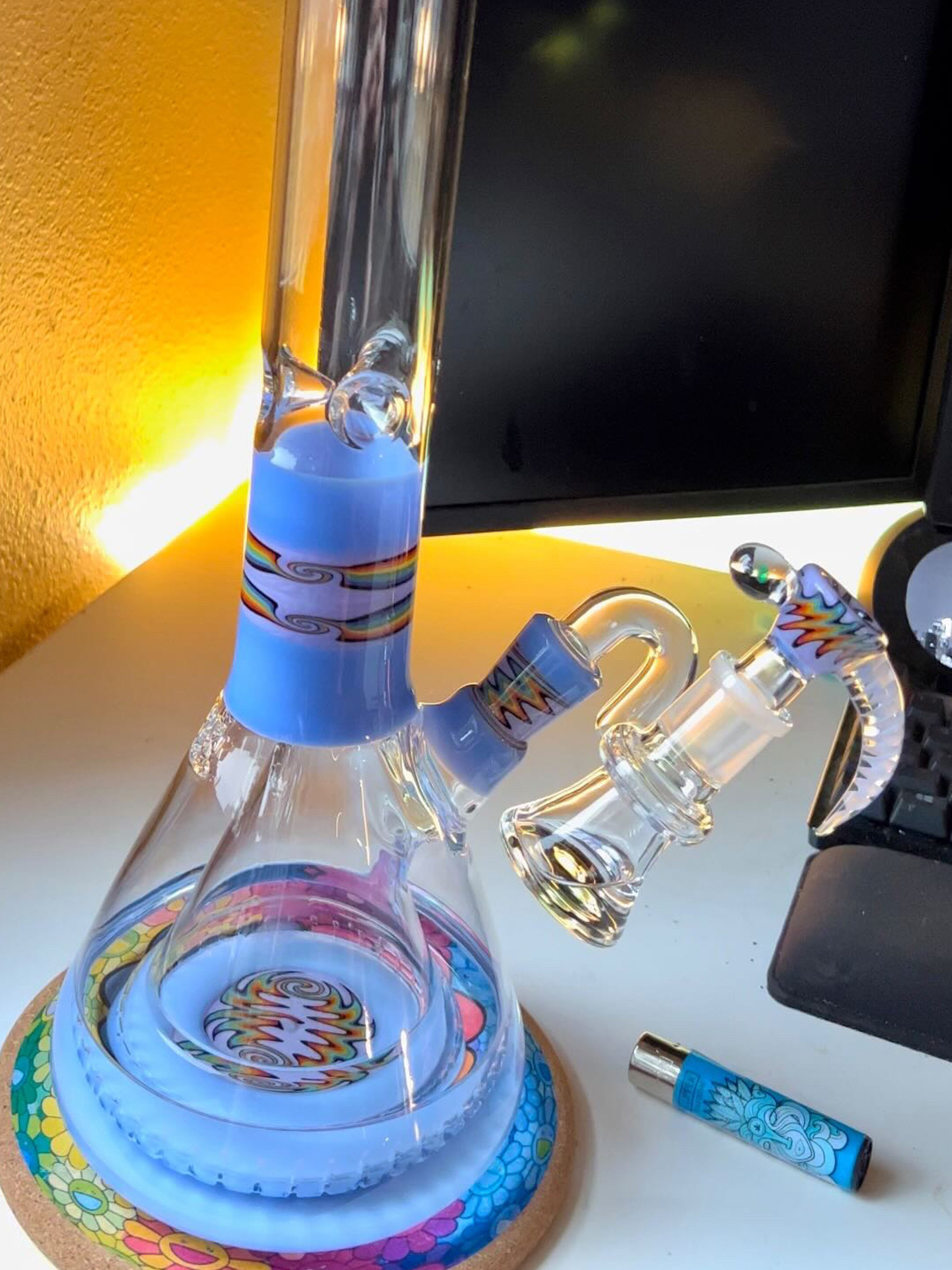 Preview pic of 2K Glass Art Collins / Pyramid Perc Beaker - Wig Wag