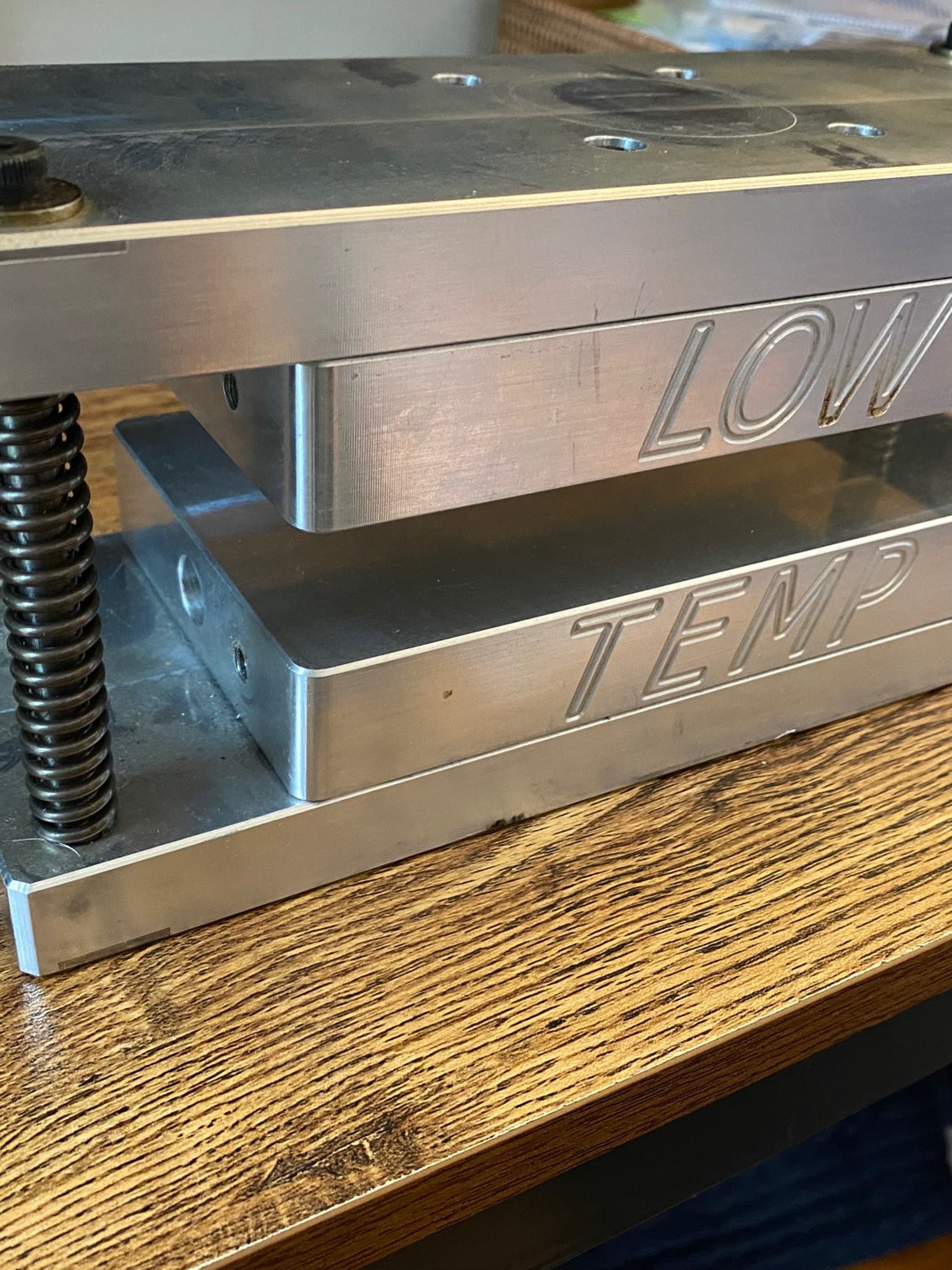 Low-Temp Caged Rosin Press 4” x 7” V1 Platens/Controller image 0