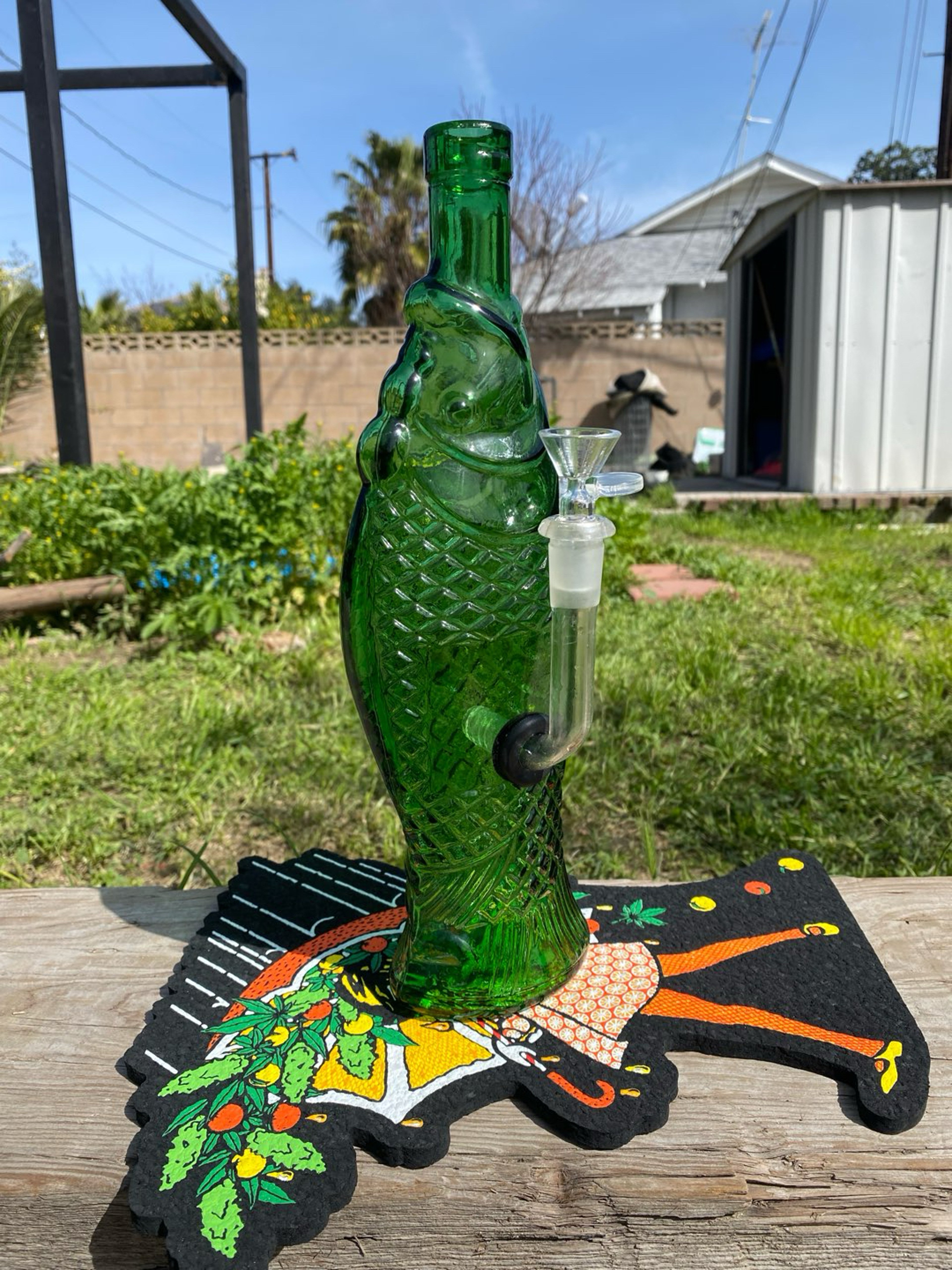 Preview pic of Emerald Green Fish Bottle Bong
