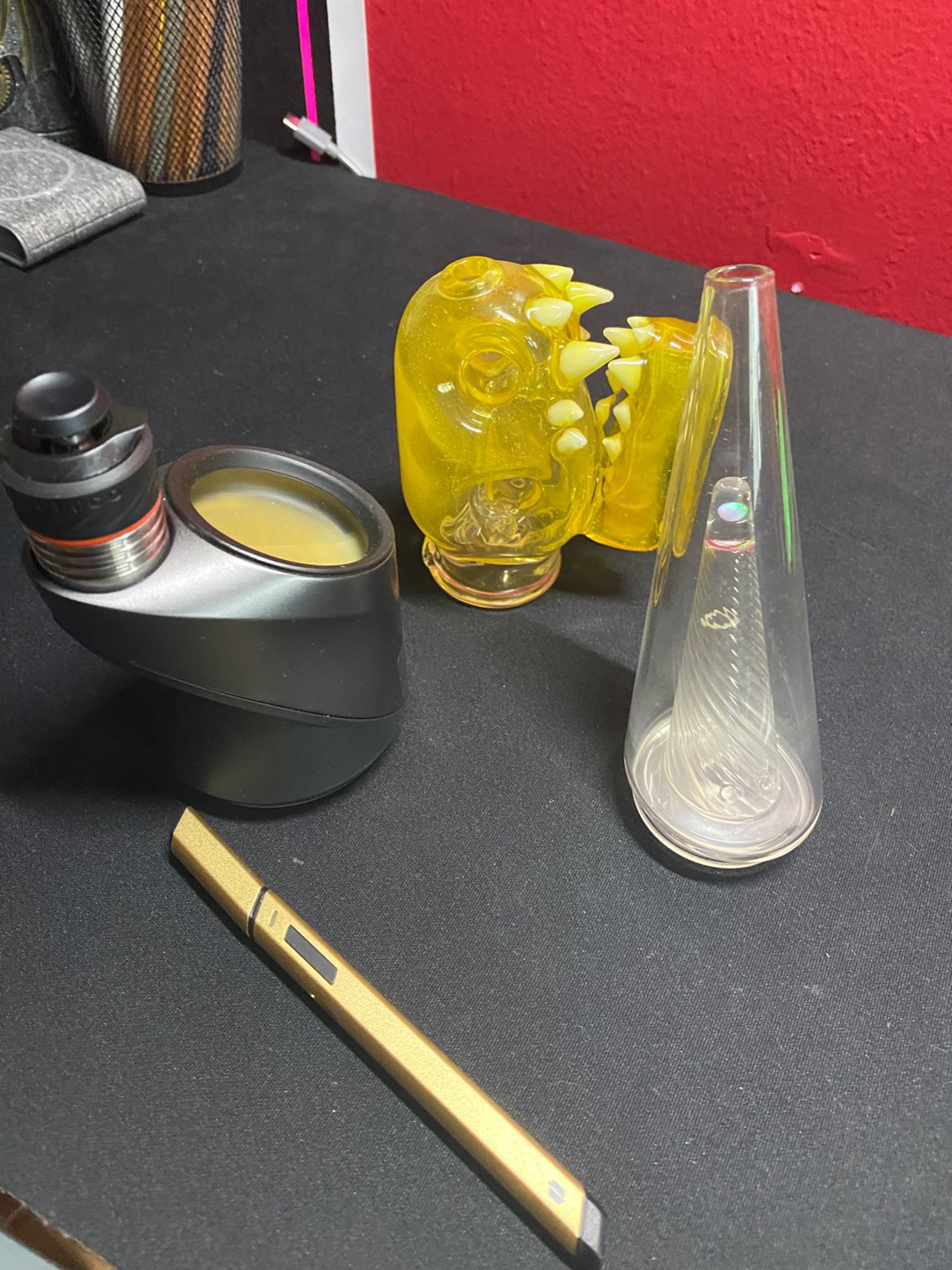 Preview pic of ENUFF Glass Dino Skull Peak Pro Bundle