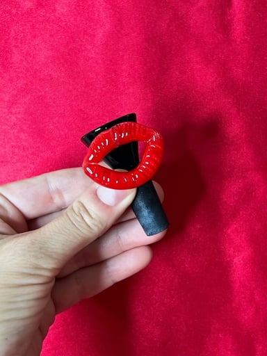 Preview pic of Kissy Lips 14mm Slide