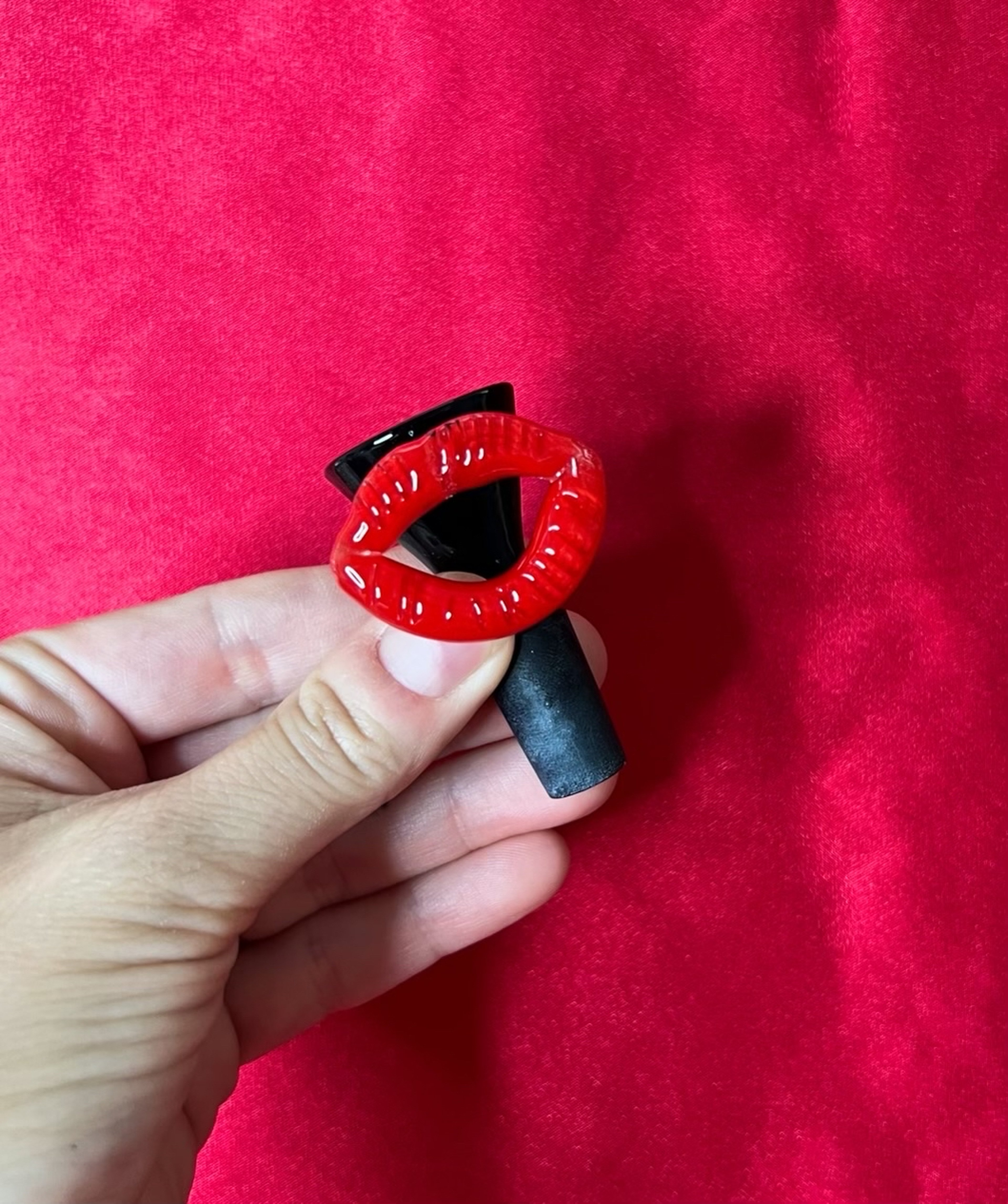 Preview pic of Kissy Lips 14mm Slide