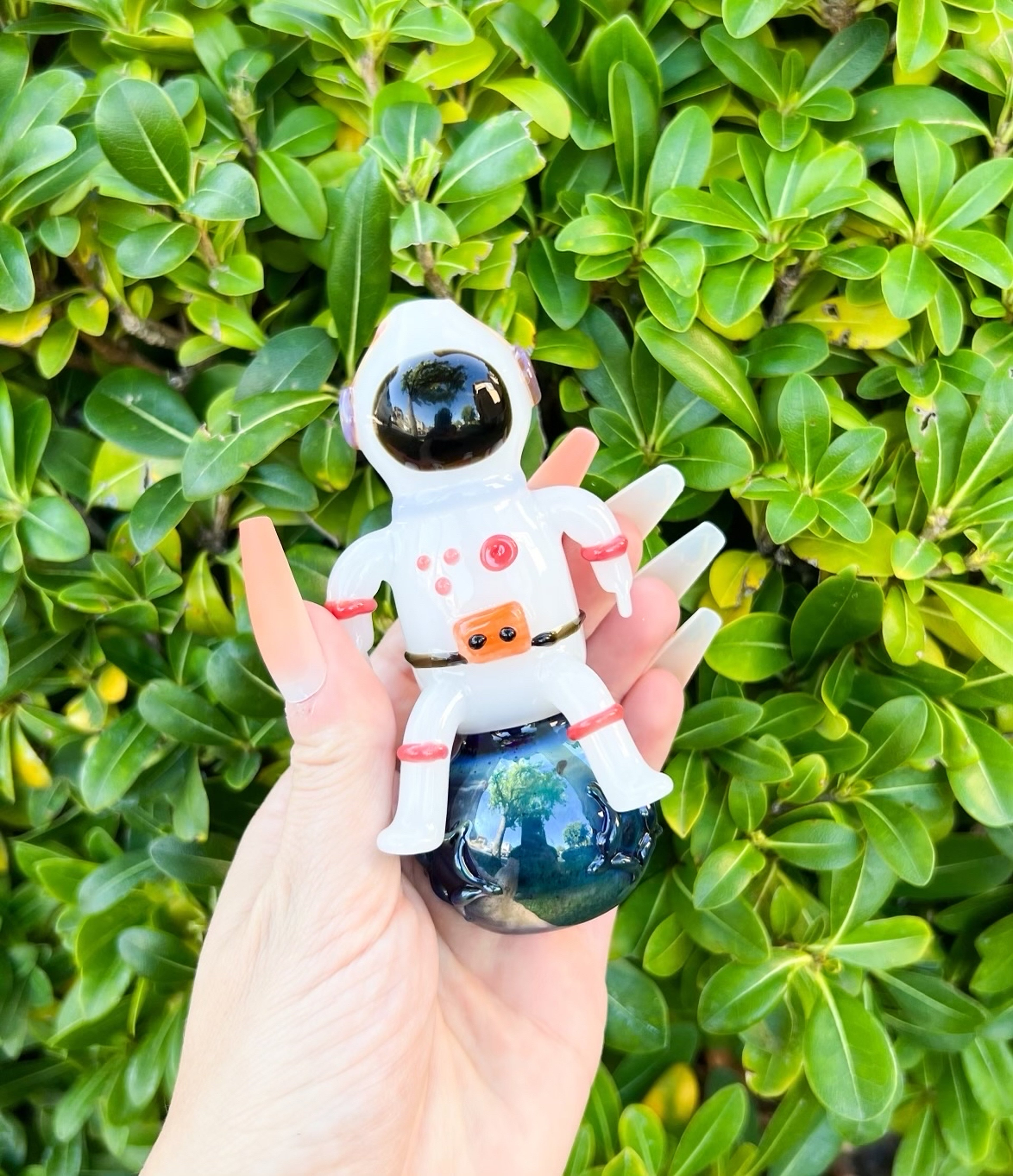 Preview pic of Astronaut Earth Glass Hand Pipe