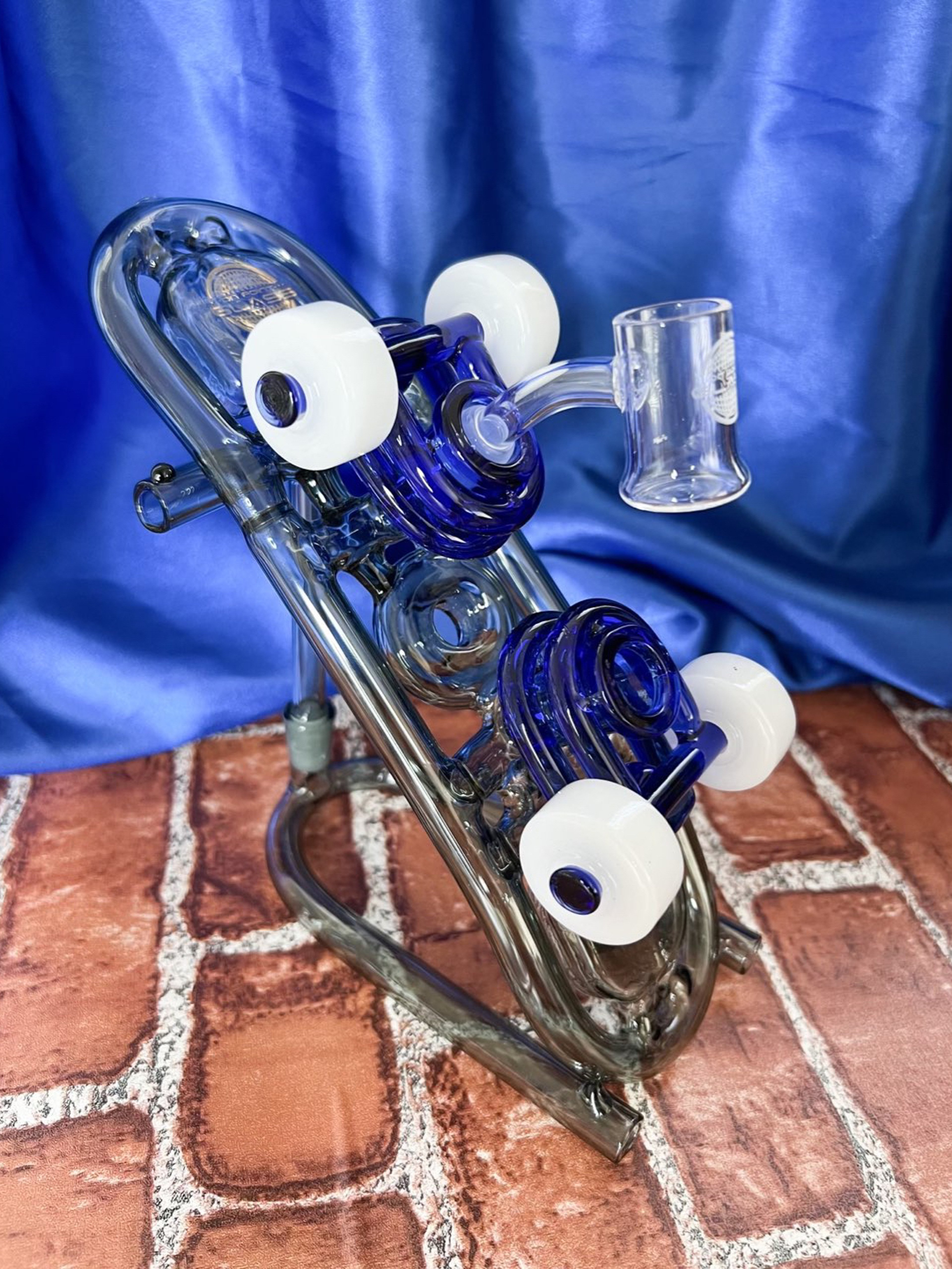 Preview pic of Smoke Skateboard 9in Rig With Stand