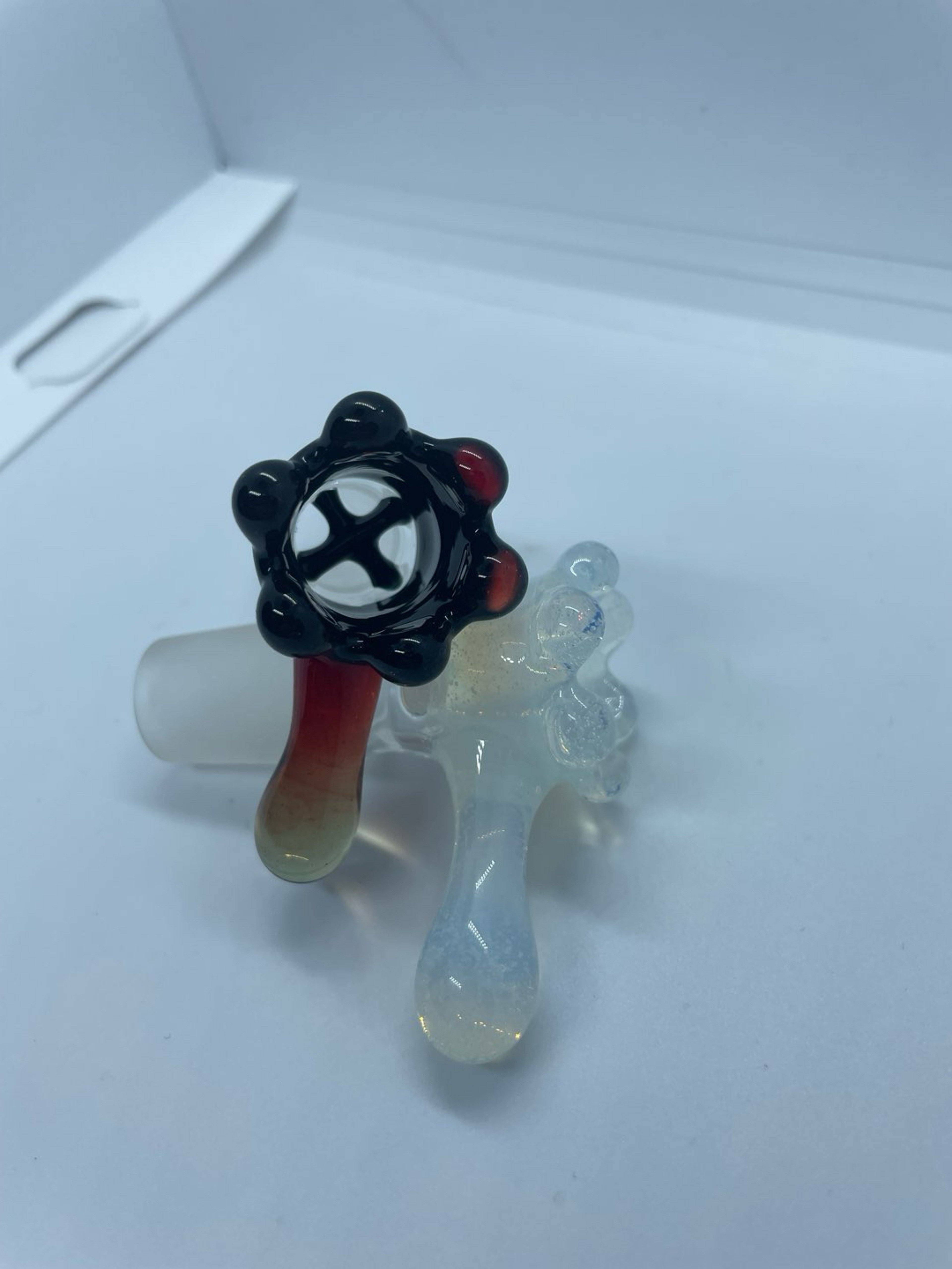 Preview pic of Red 4 hole handblown bowlpiece, 18mm