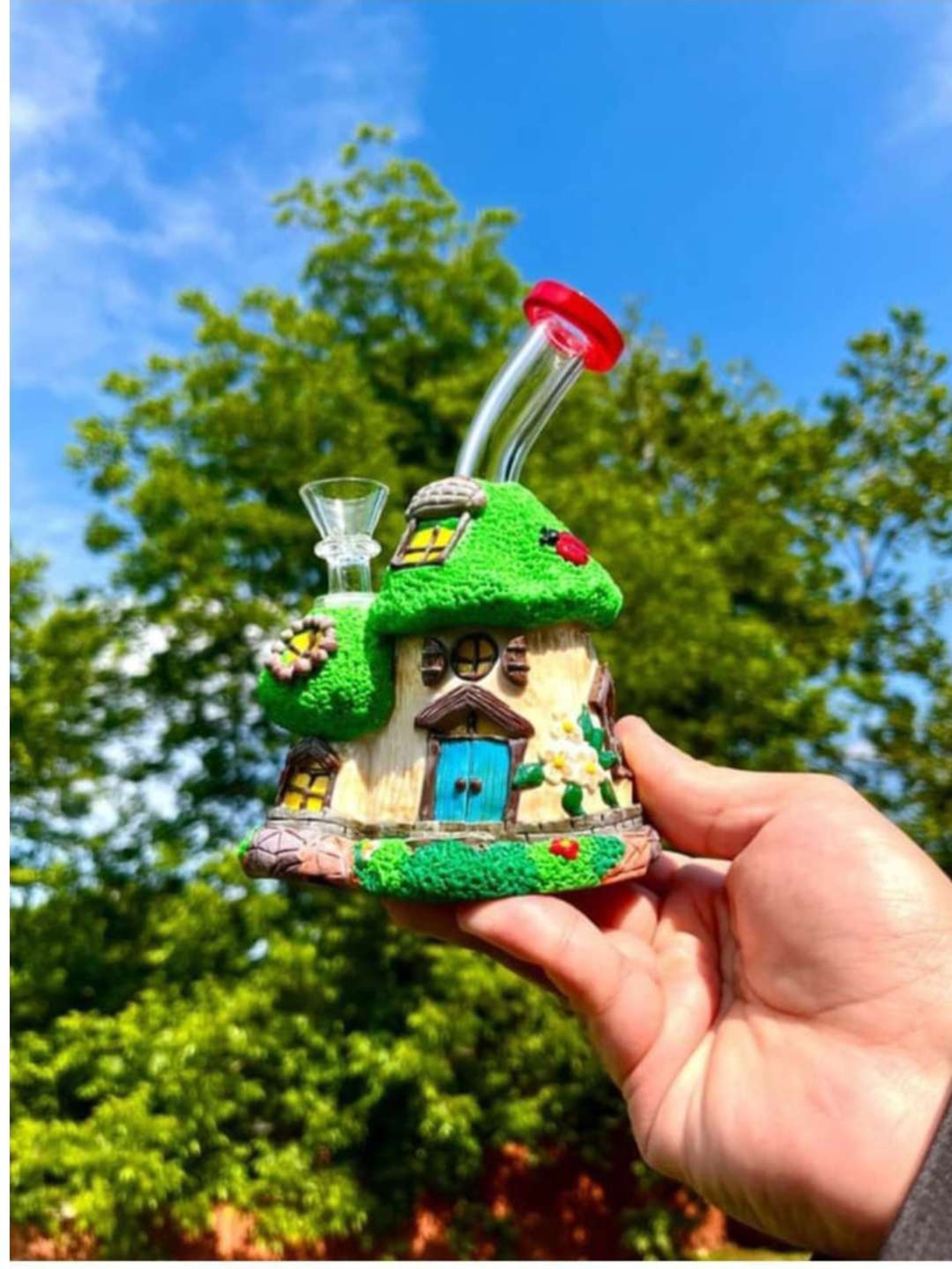 Preview pic of Mario Green House Ceramic Glass Recycler Rig