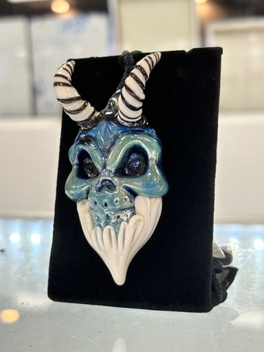 Preview pic of Skeleton pendy with horns