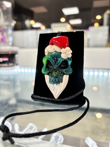 Preview pic of Skeleton pendy Santa hat
